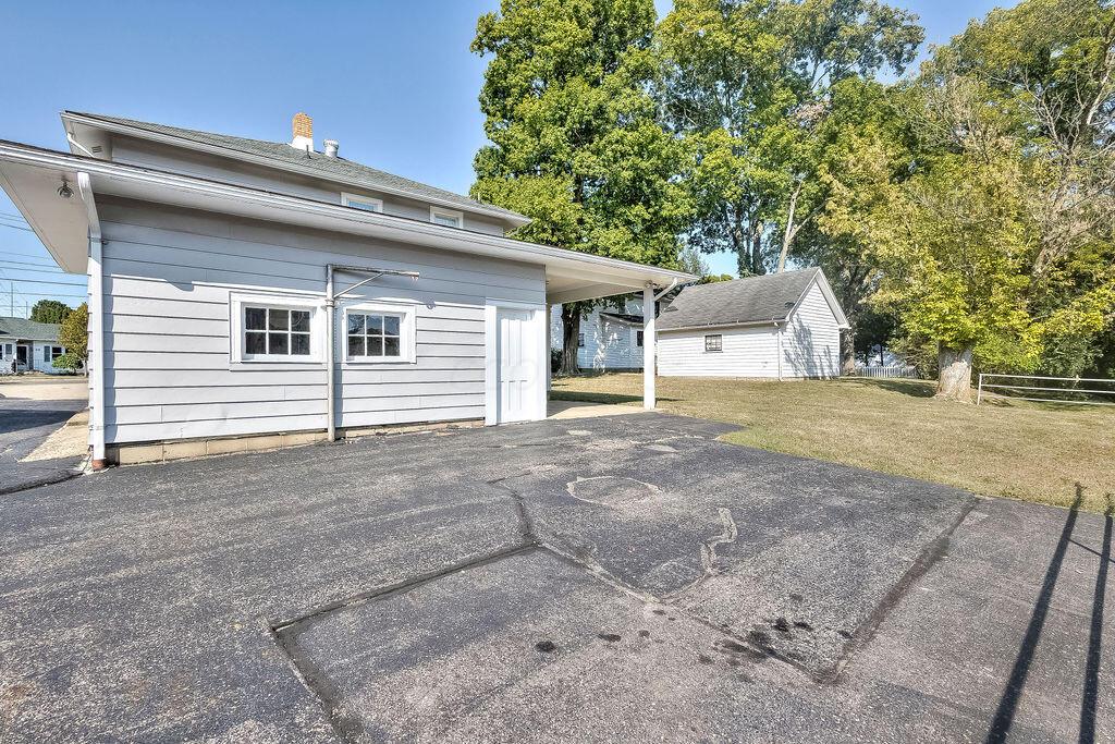 702 Coshocton Avenue Property Photo 6