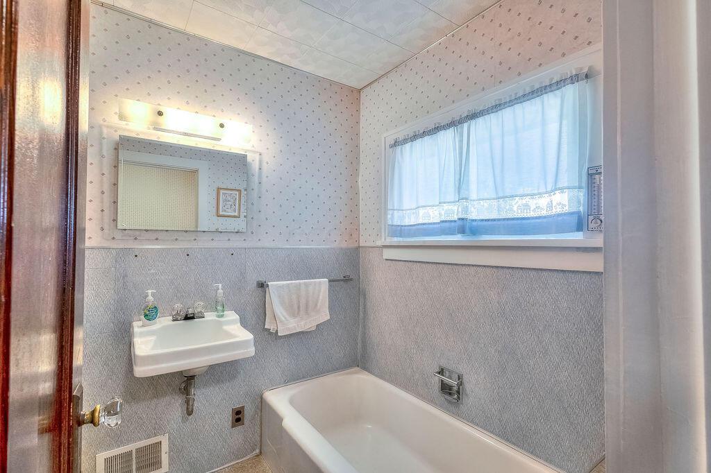 702 Coshocton Avenue Property Photo 15