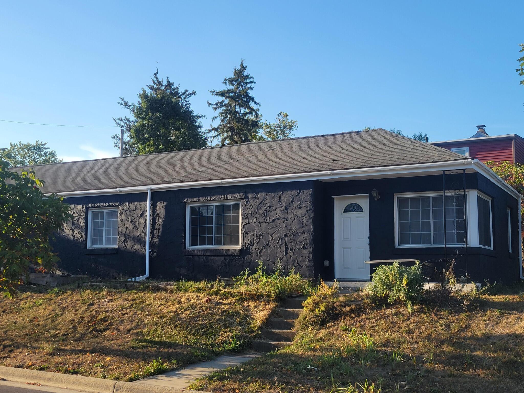 1040 Burr Avenue Property Photo 1