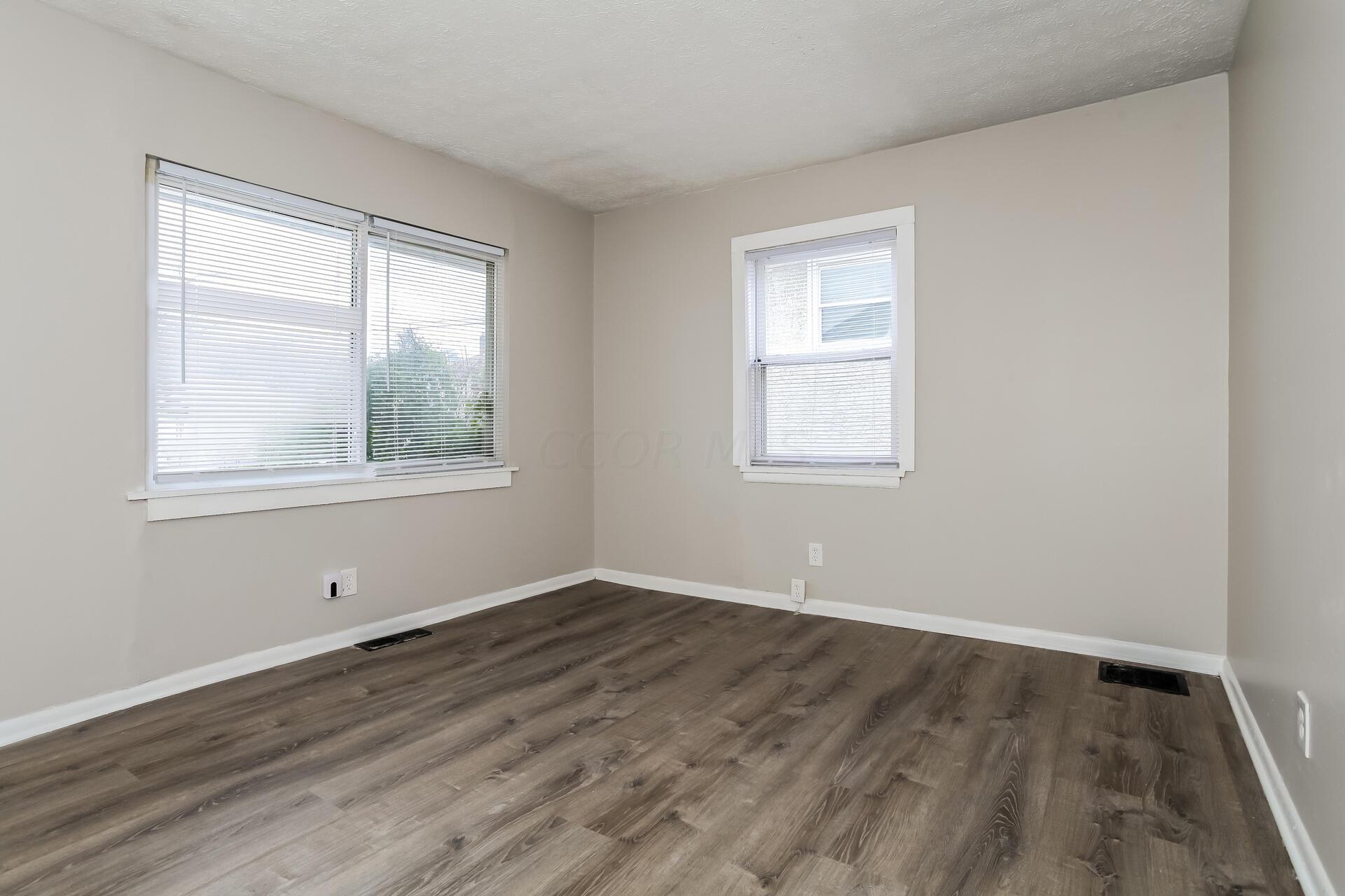 1328 Kent Street Property Photo 3