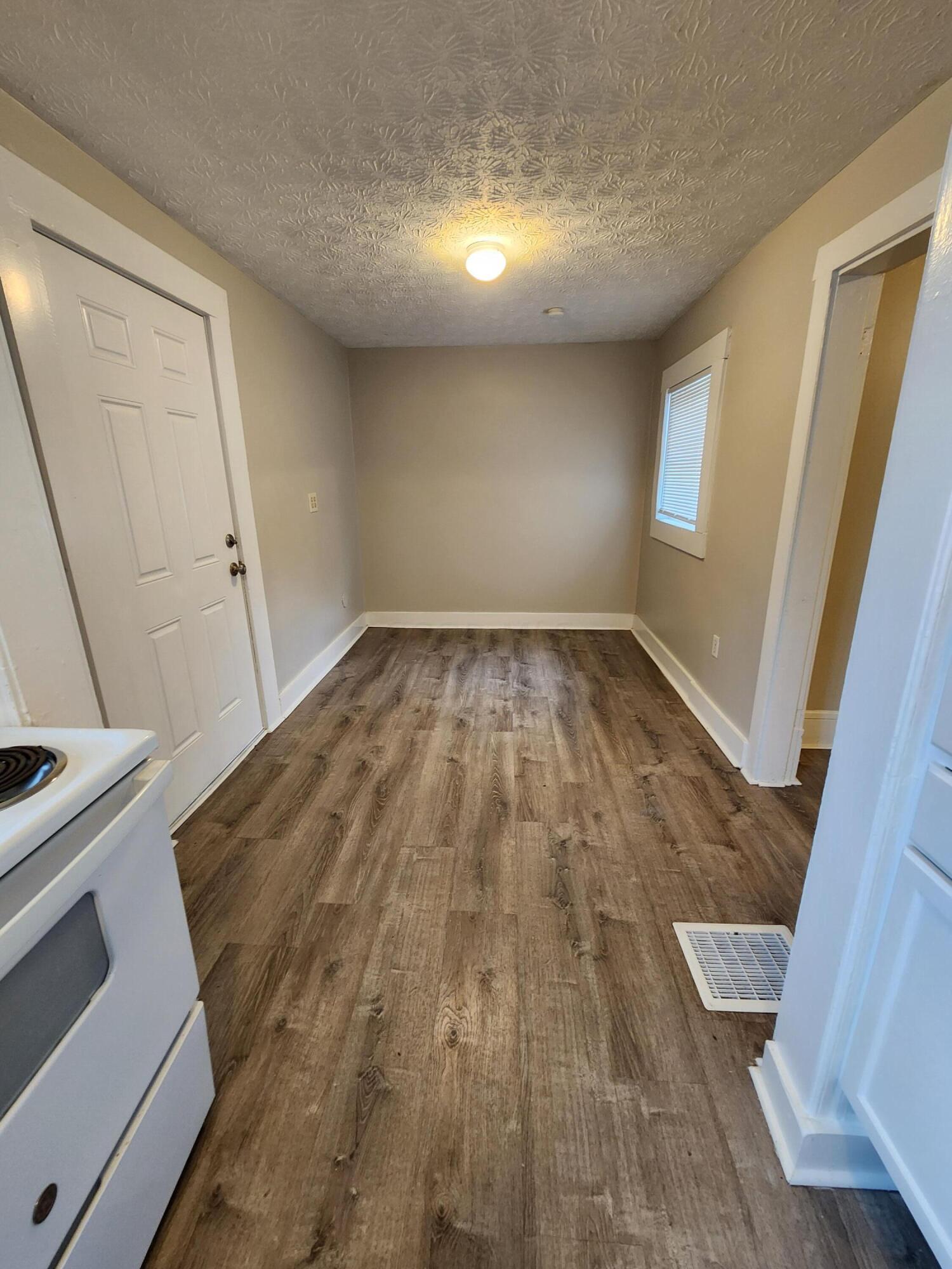 138 S Wheatland Avenue Property Photo 17