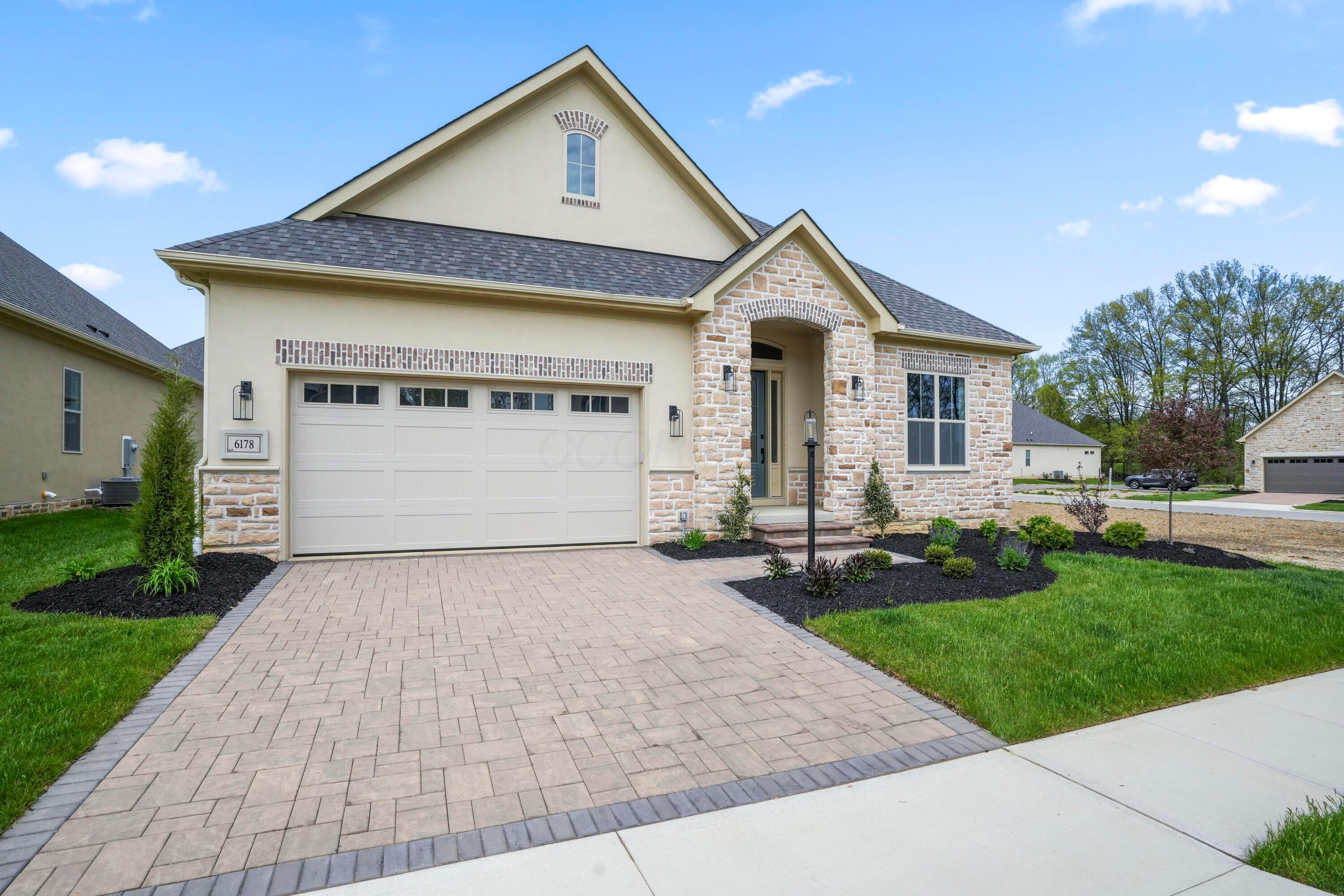 6192 Garden Loop Property Photo 2