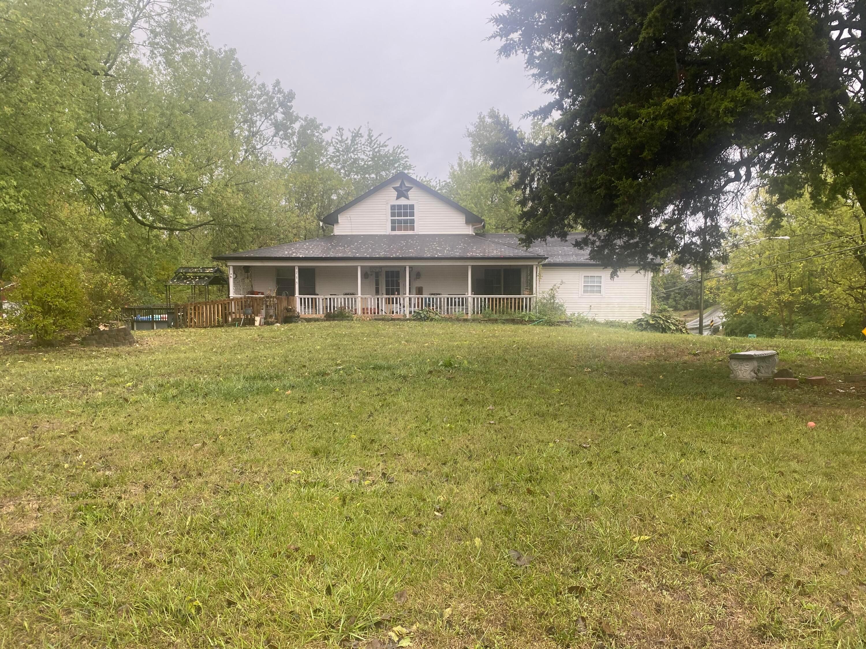 1735 Dyer Road Property Photo 2
