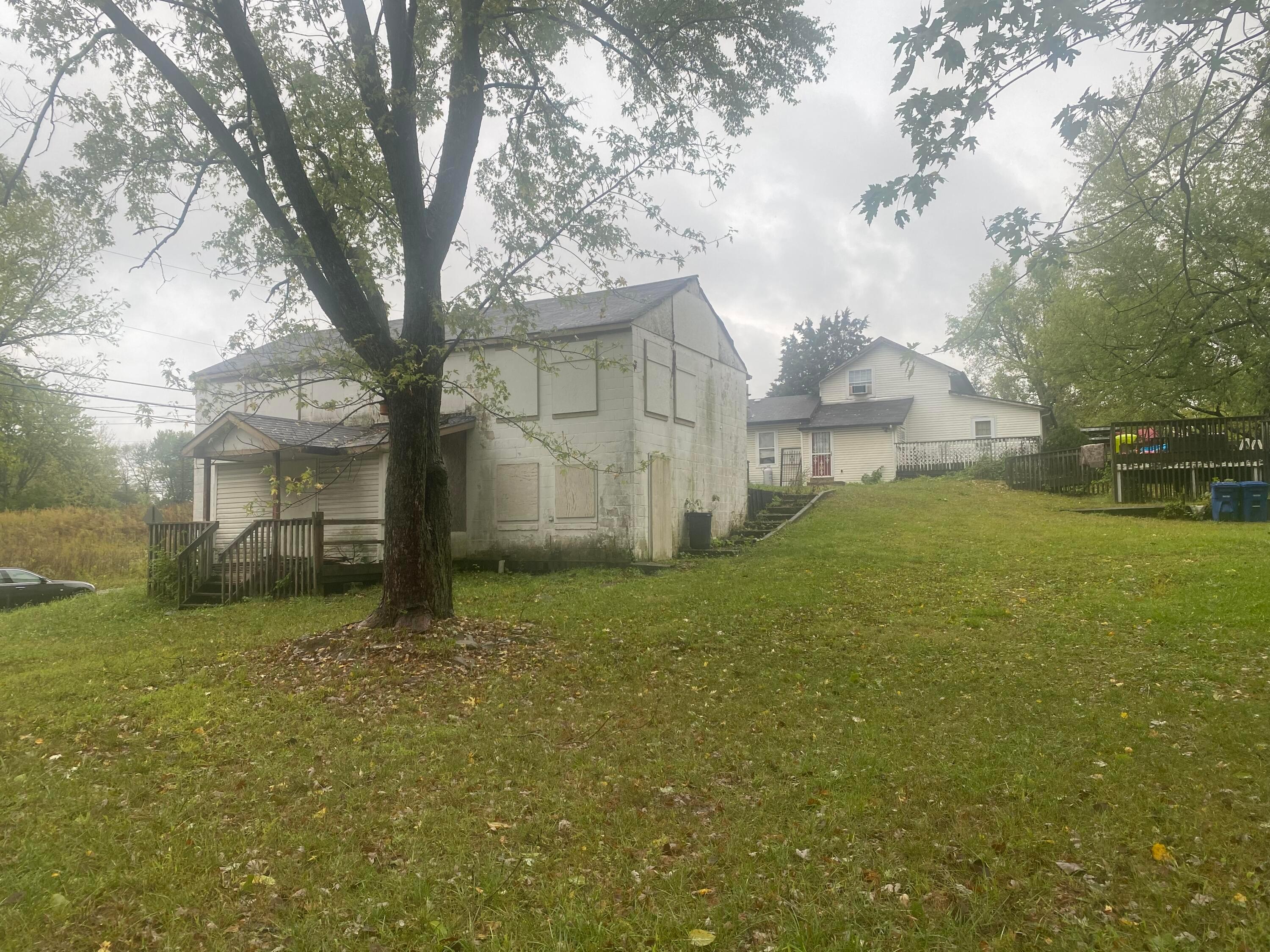 1735 Dyer Road Property Photo 4