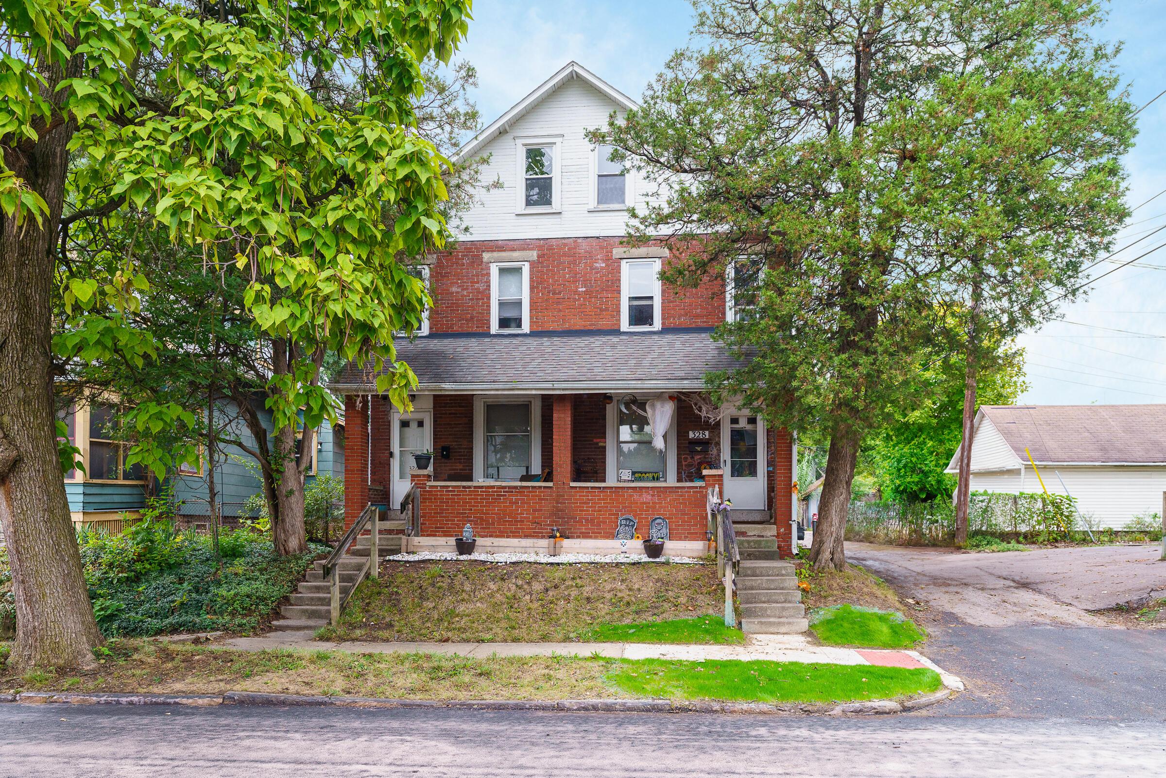 326-328 Wyandotte Avenue Property Photo