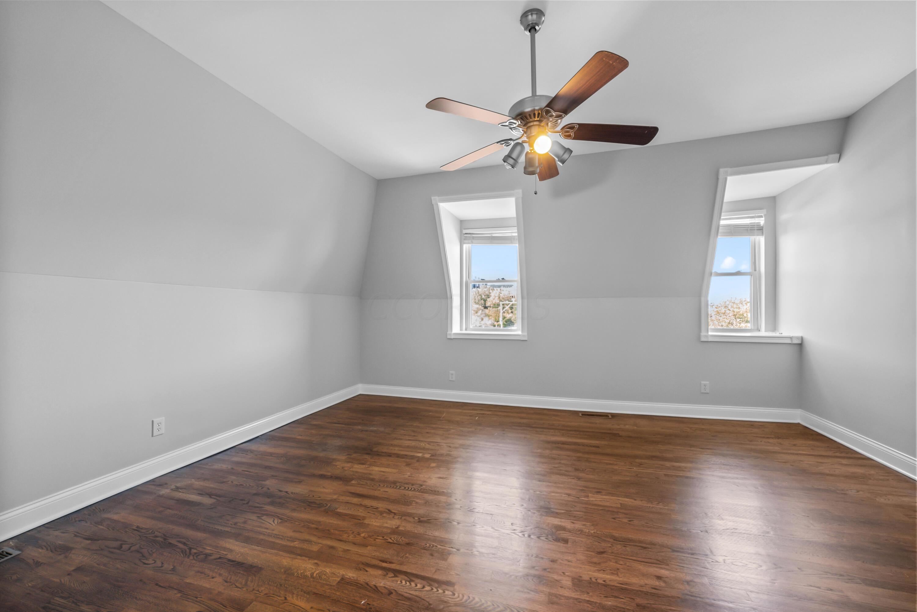 1 Park Place Property Photo 45