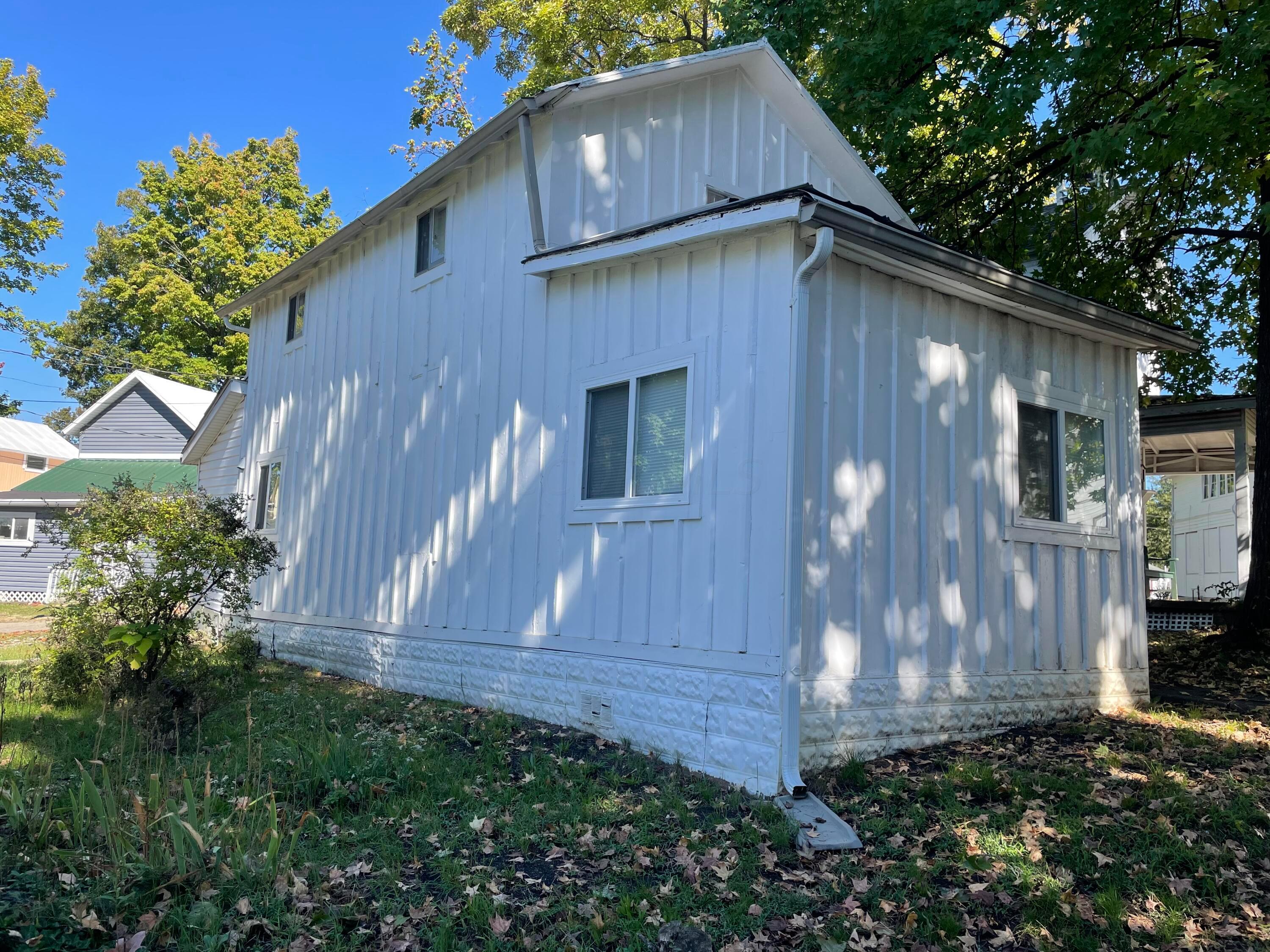 3 1st Street Property Photo 2