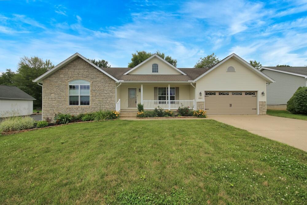 891 Fairway Drive Property Photo 1