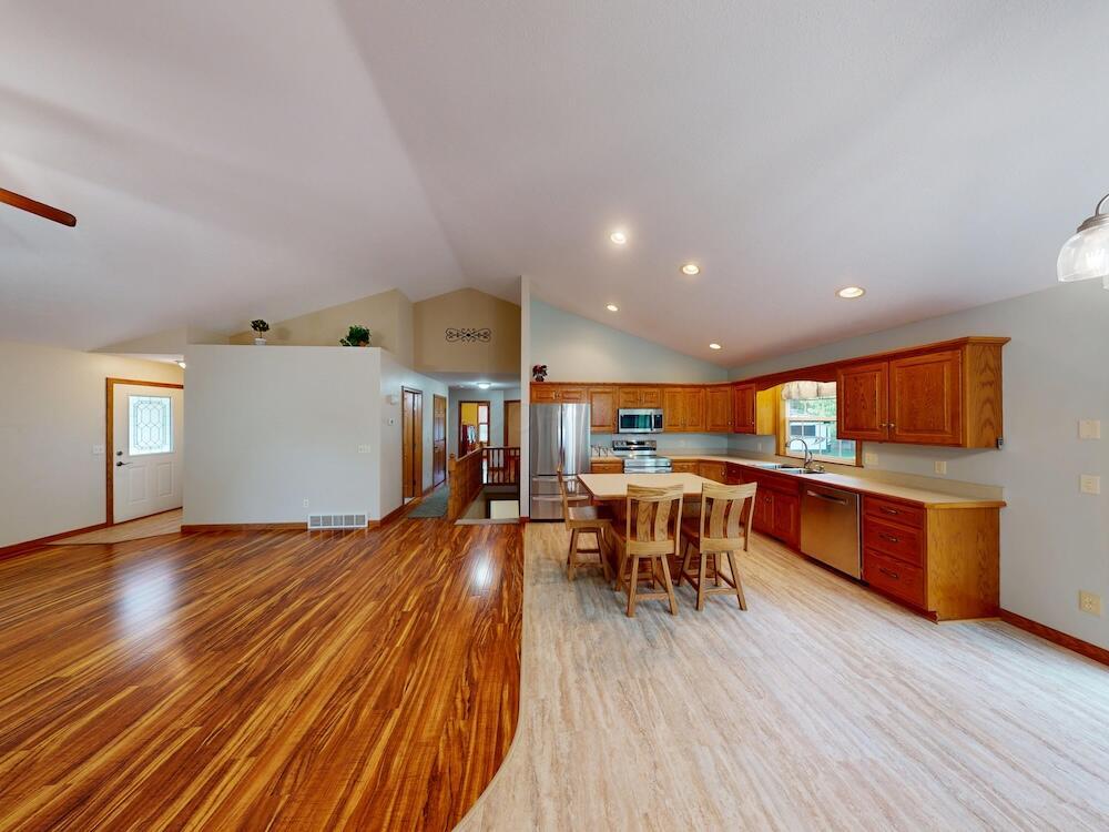 891 Fairway Drive Property Photo 11