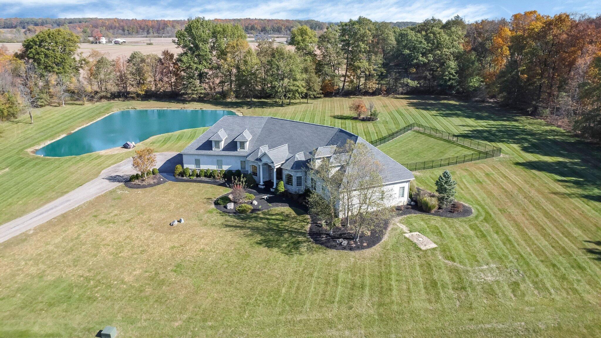 16343 Hunters Run Property Photo 3