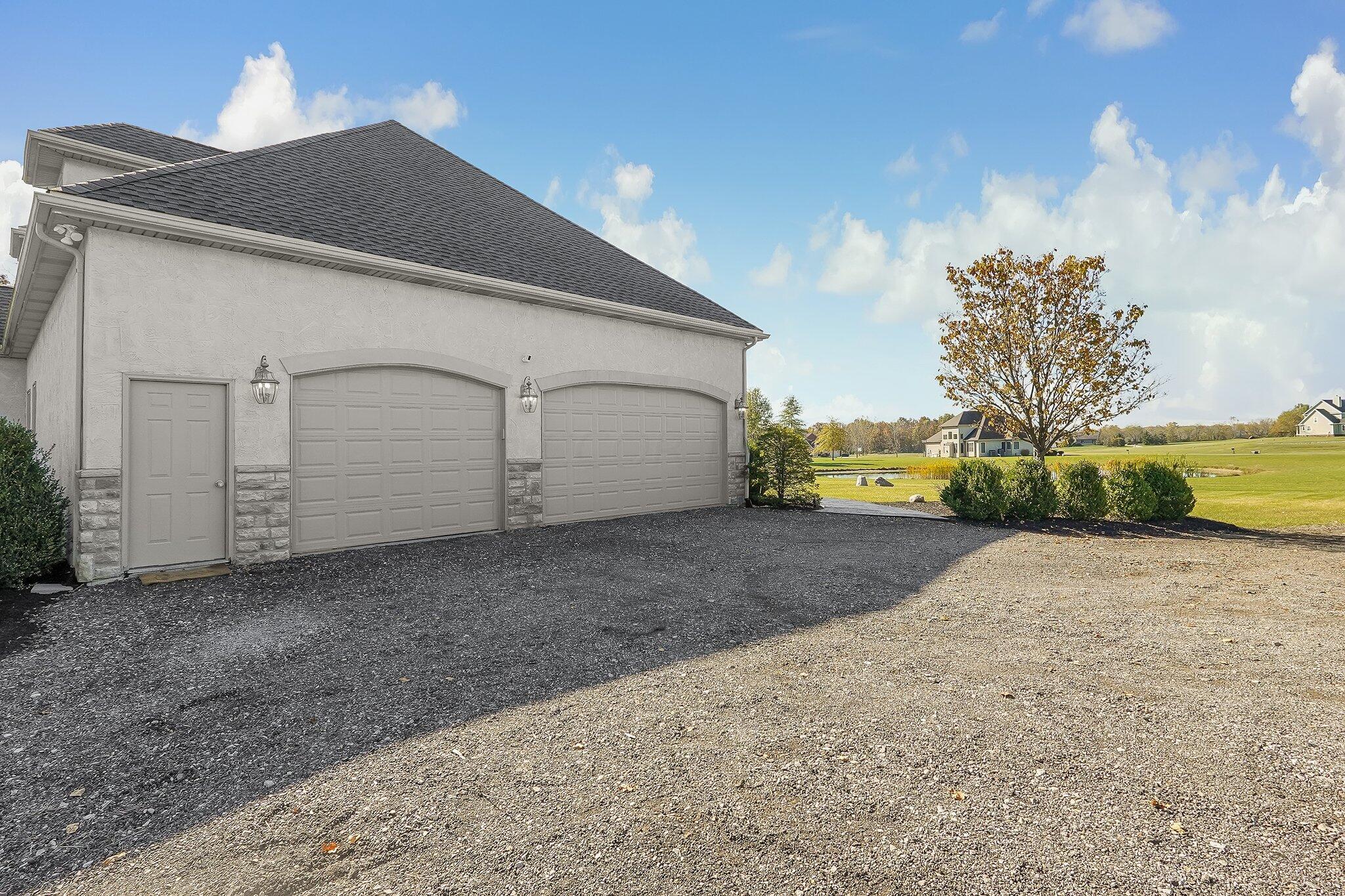 16343 Hunters Run Property Photo 5