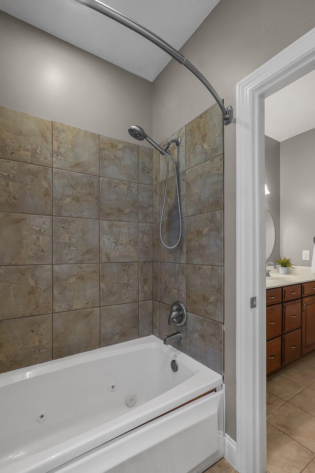 16343 Hunters Run Property Photo 29