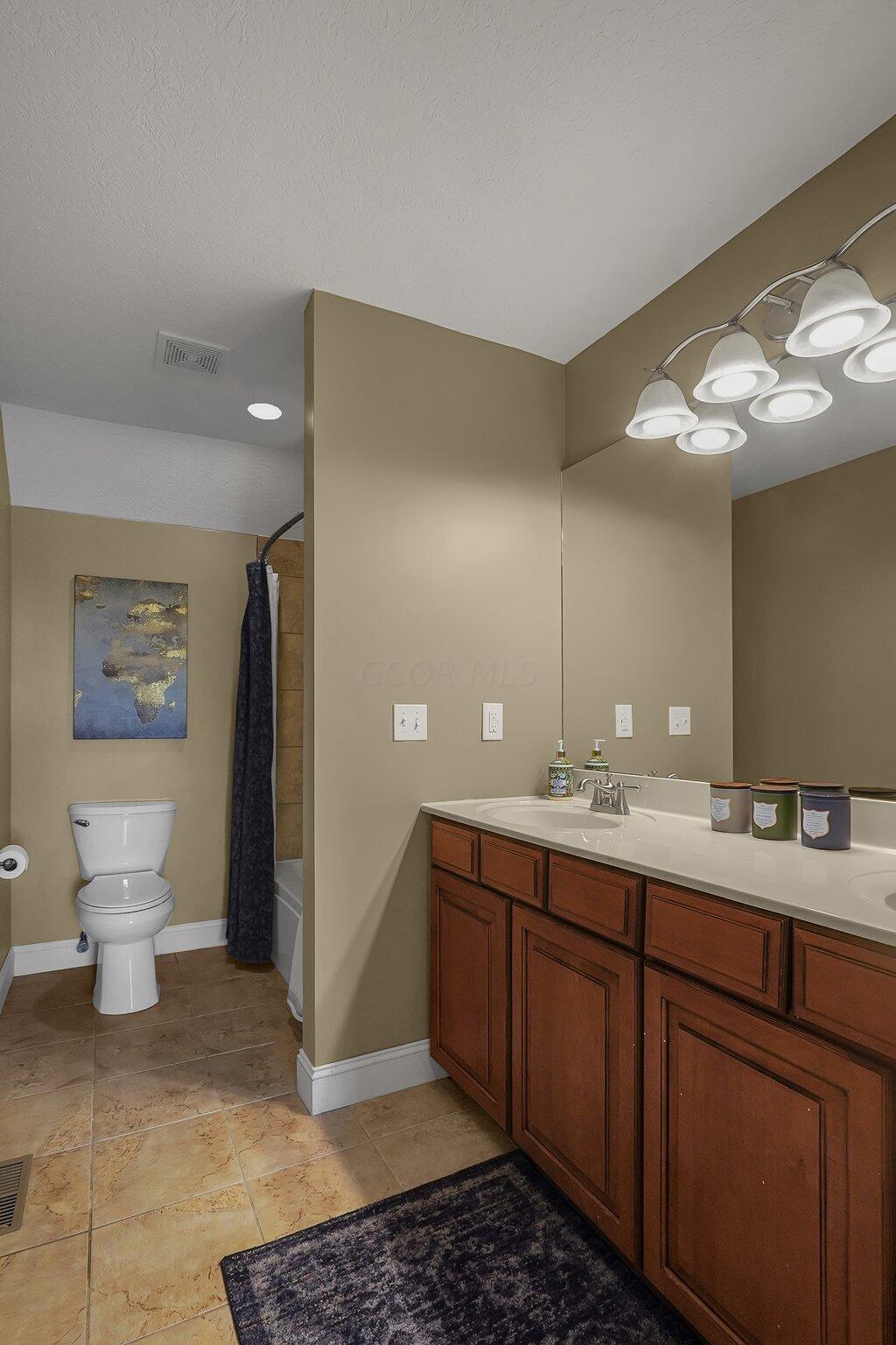 16343 Hunters Run Property Photo 35