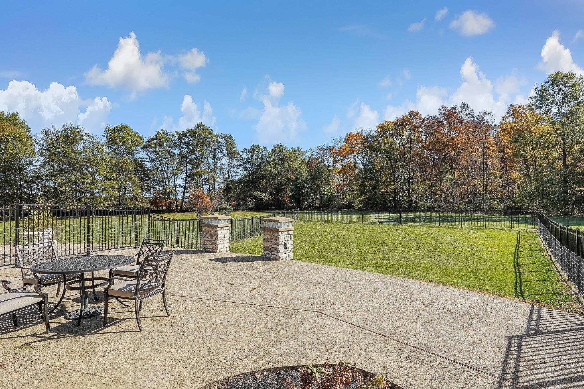 16343 Hunters Run Property Photo 36