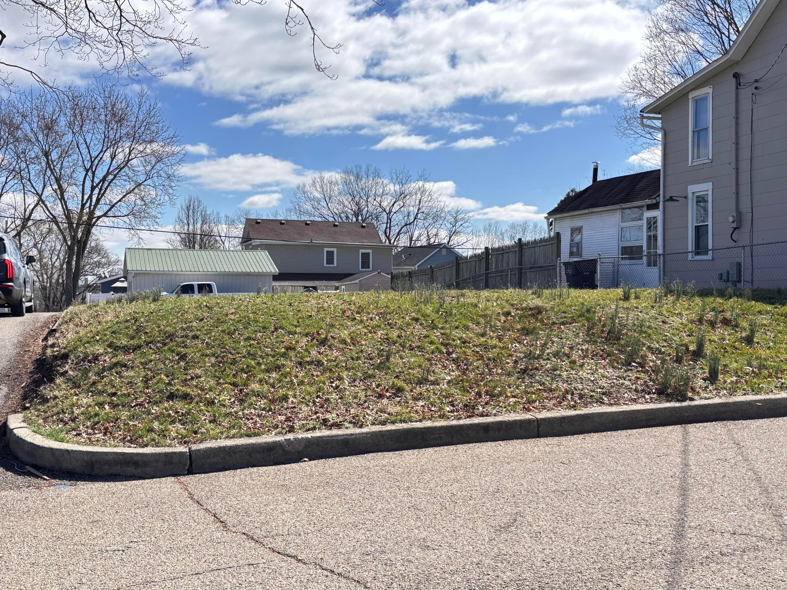 114 S Cedar Avenue Property Photo 3