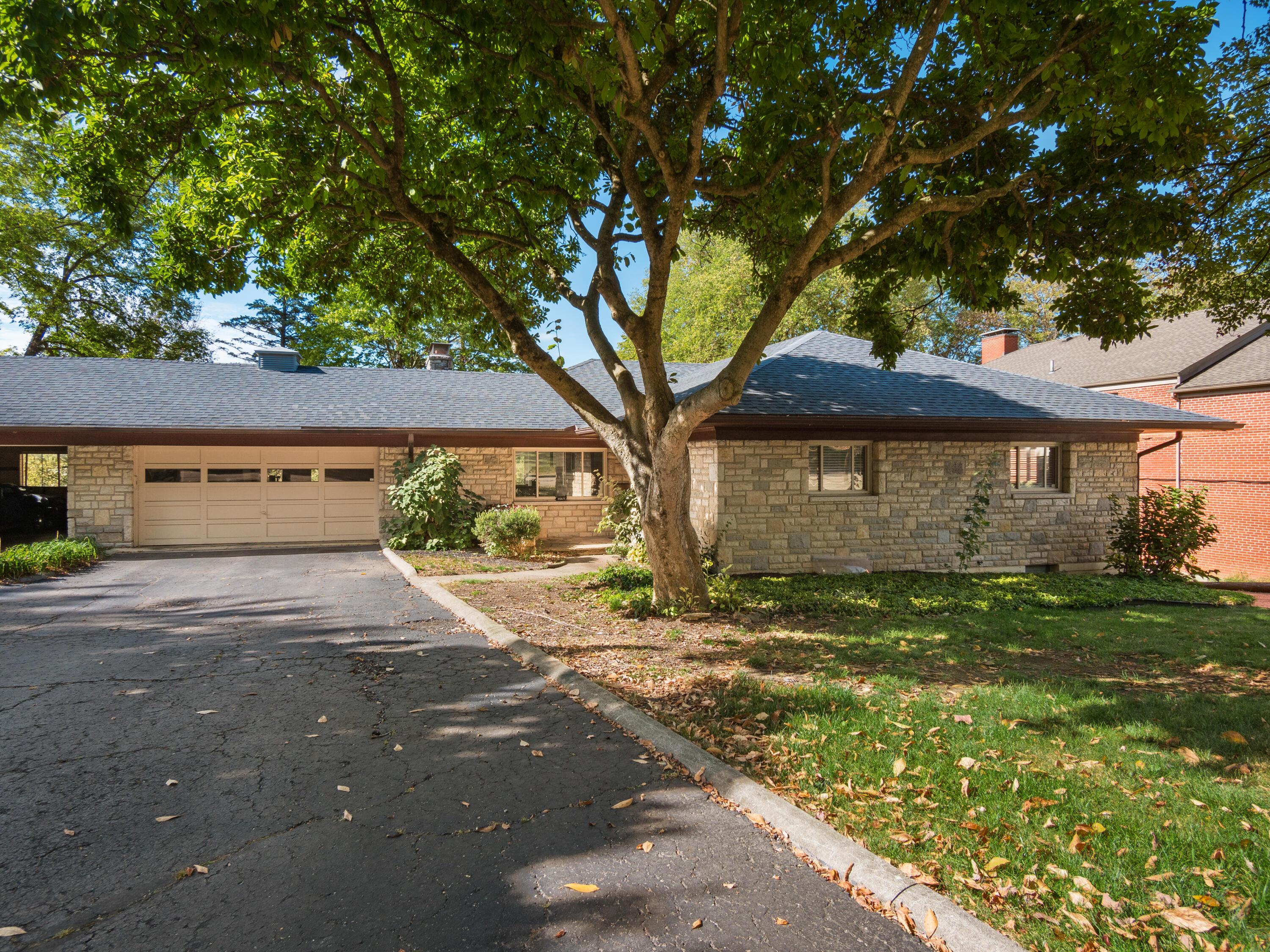 2663 Charing Road, C Property Photo 2