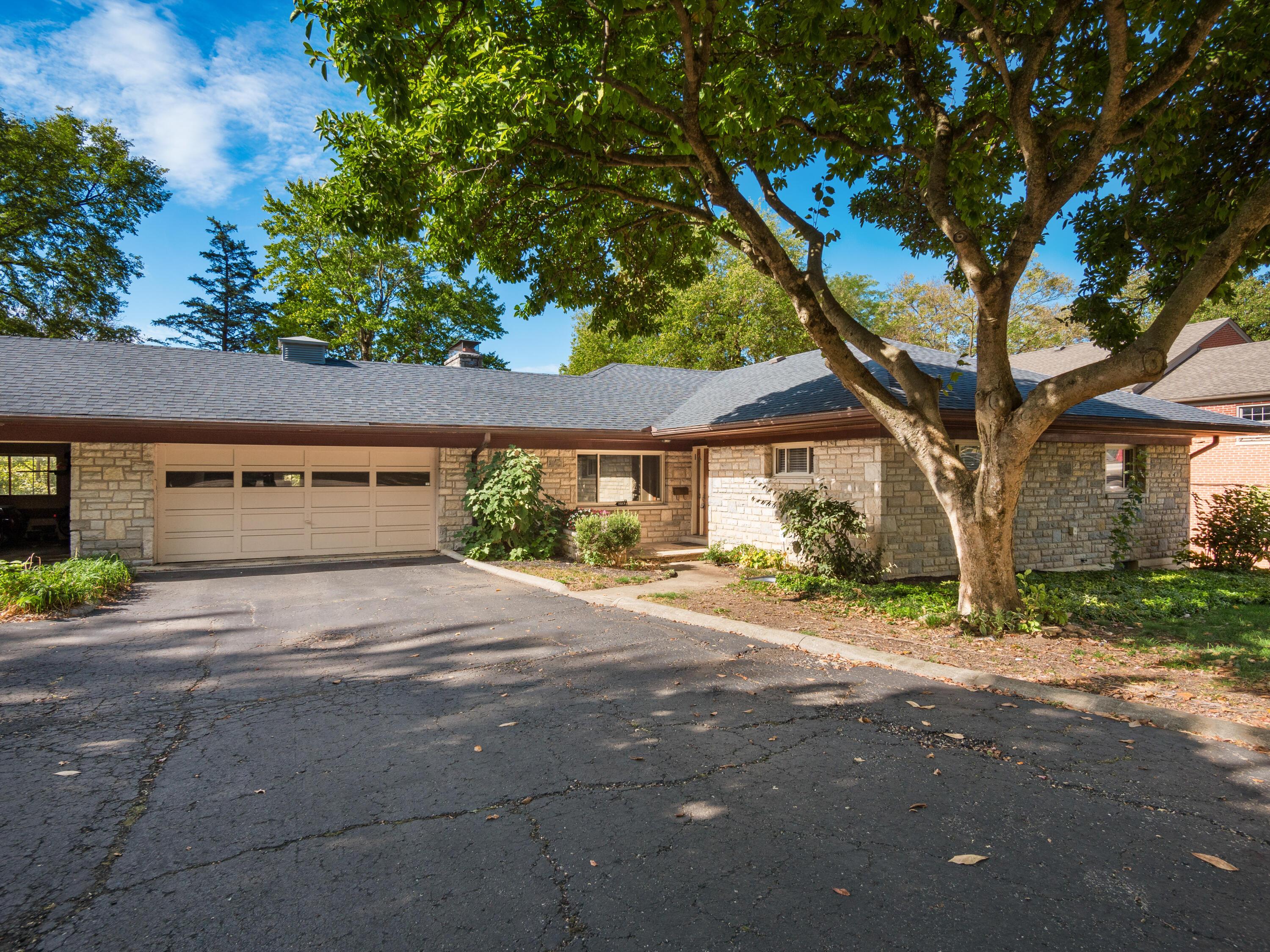 2663 Charing Road, C Property Photo 3