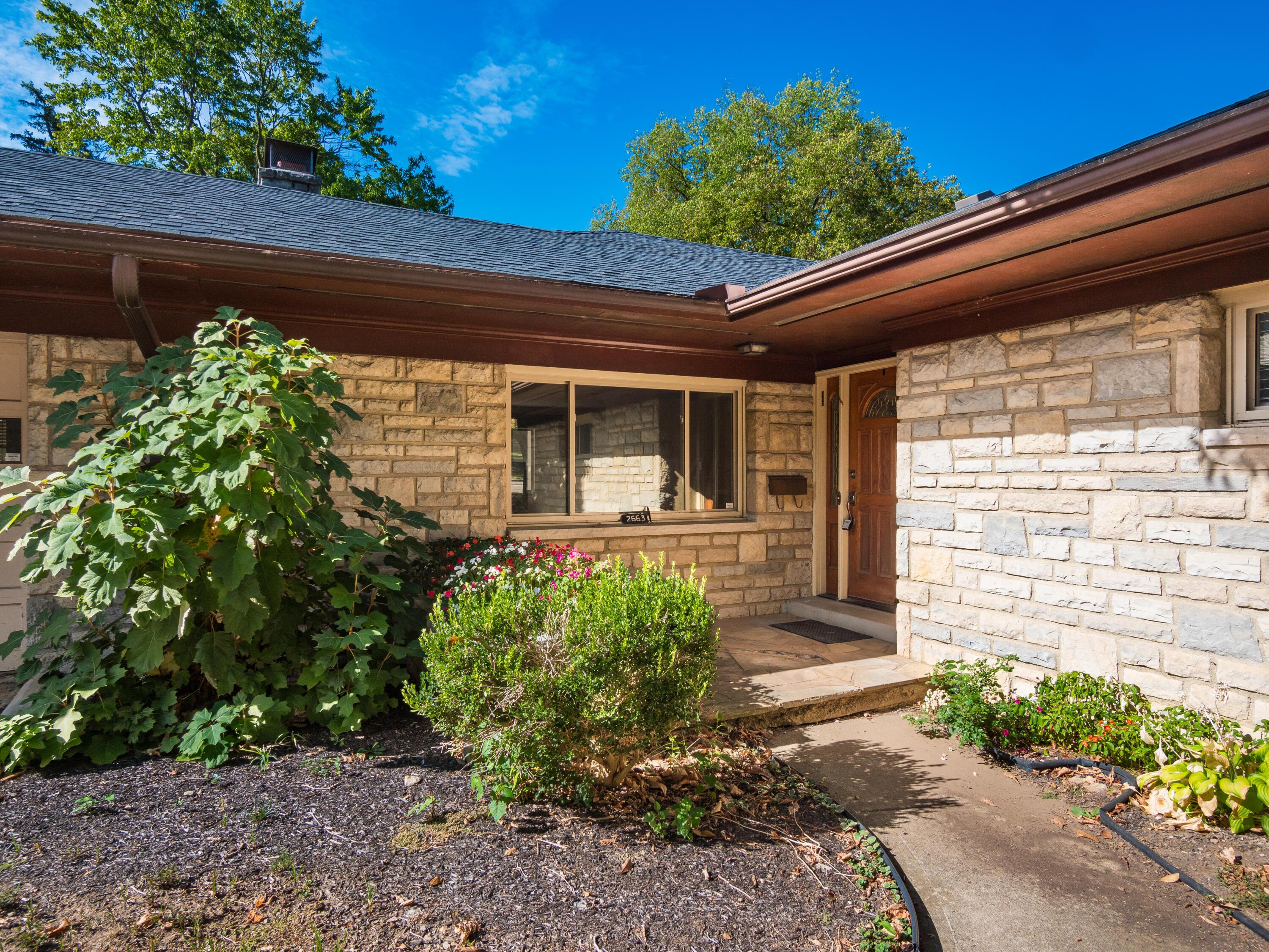 2663 Charing Road, C Property Photo 4