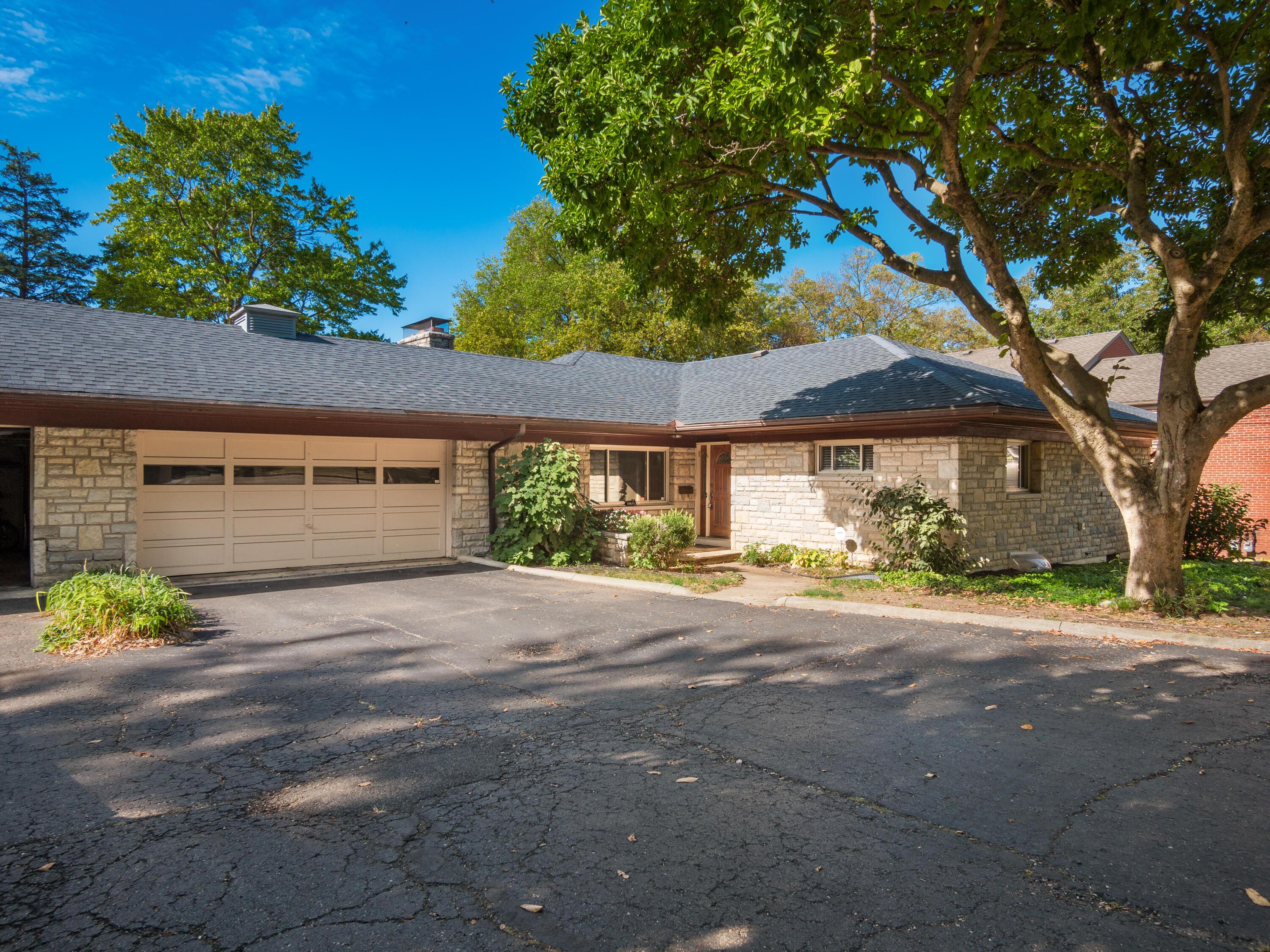 2663 Charing Road, C Property Photo 5