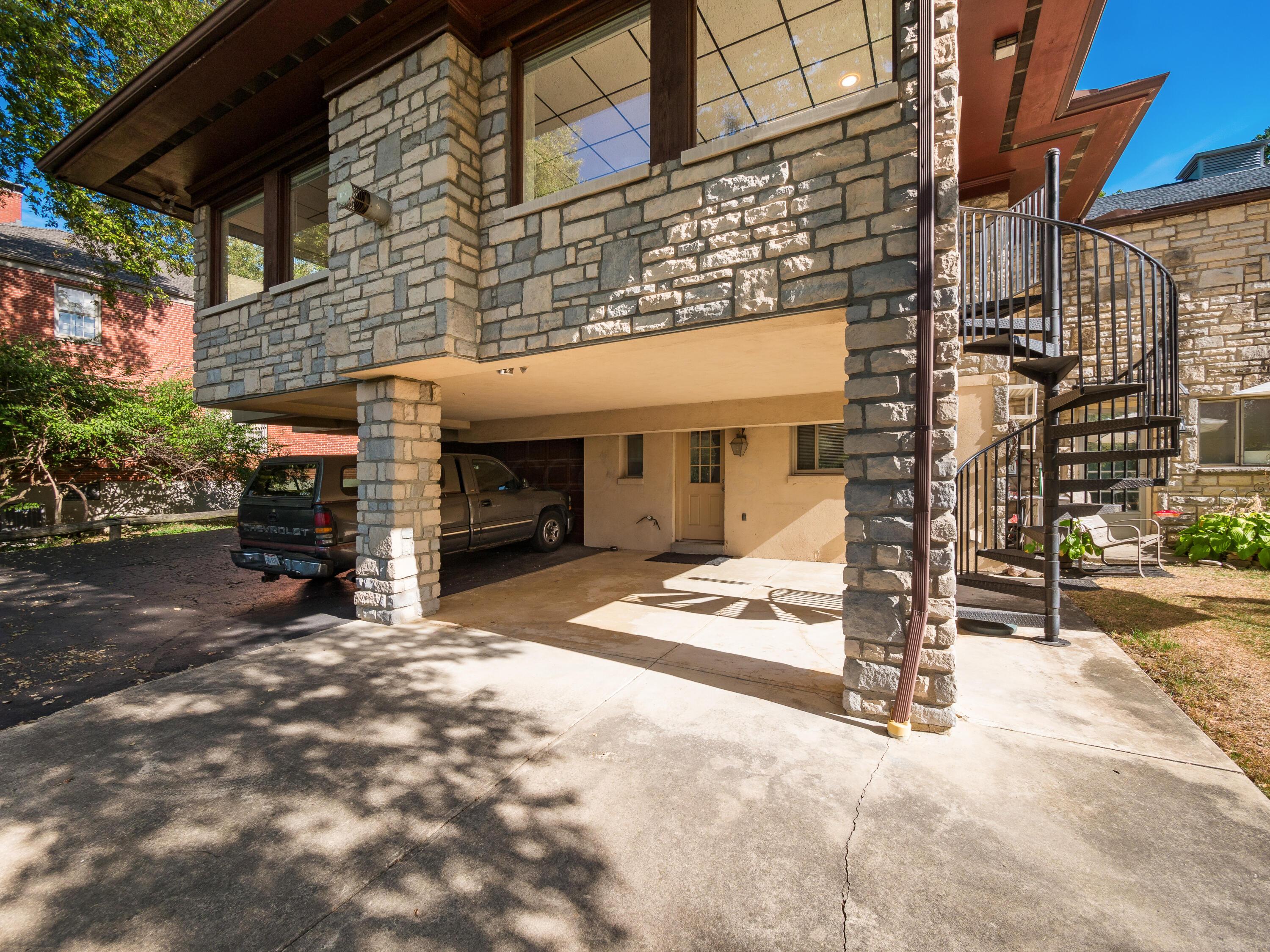 2663 Charing Road, C Property Photo 7