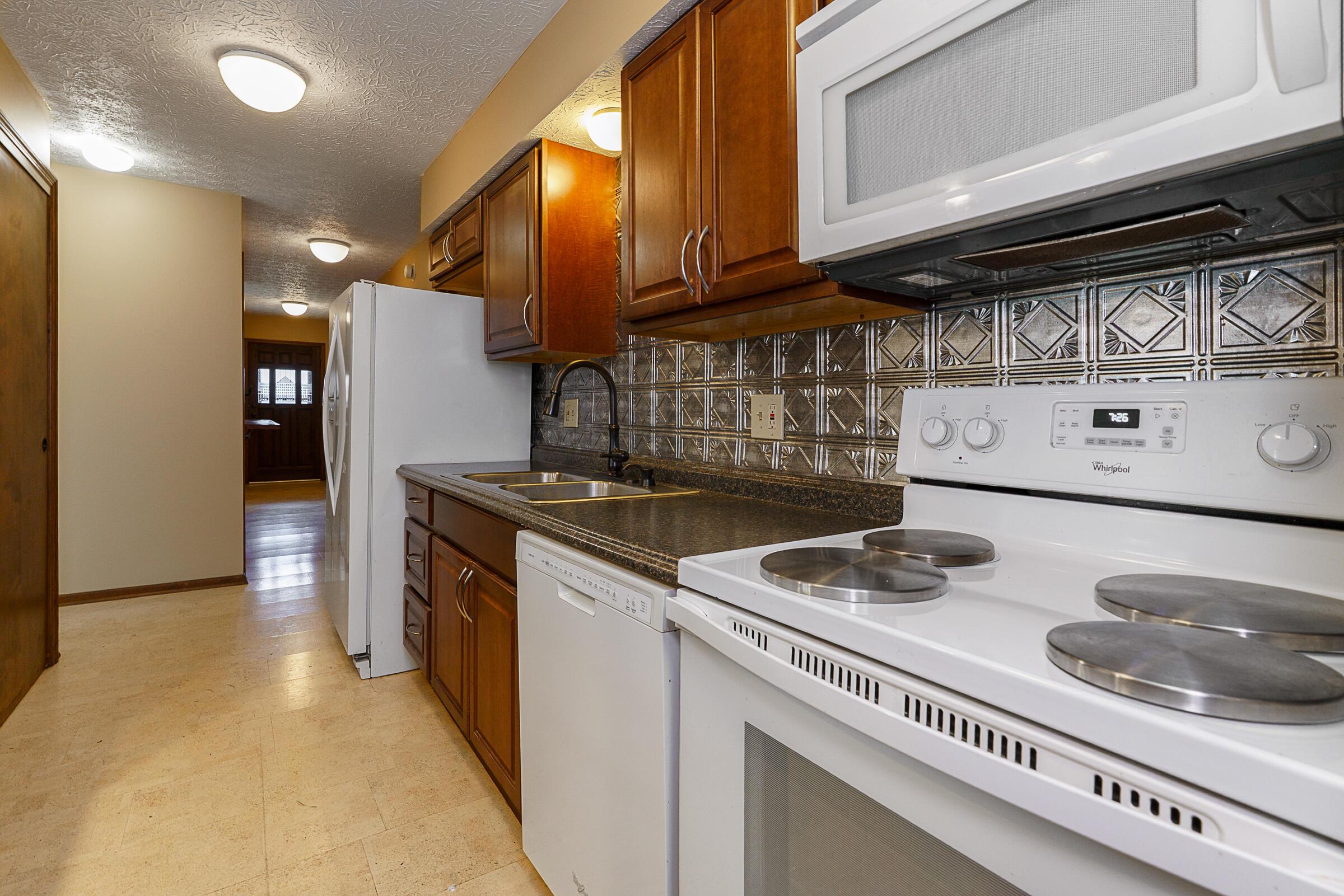 410 Fenway Road, B Property Photo 20