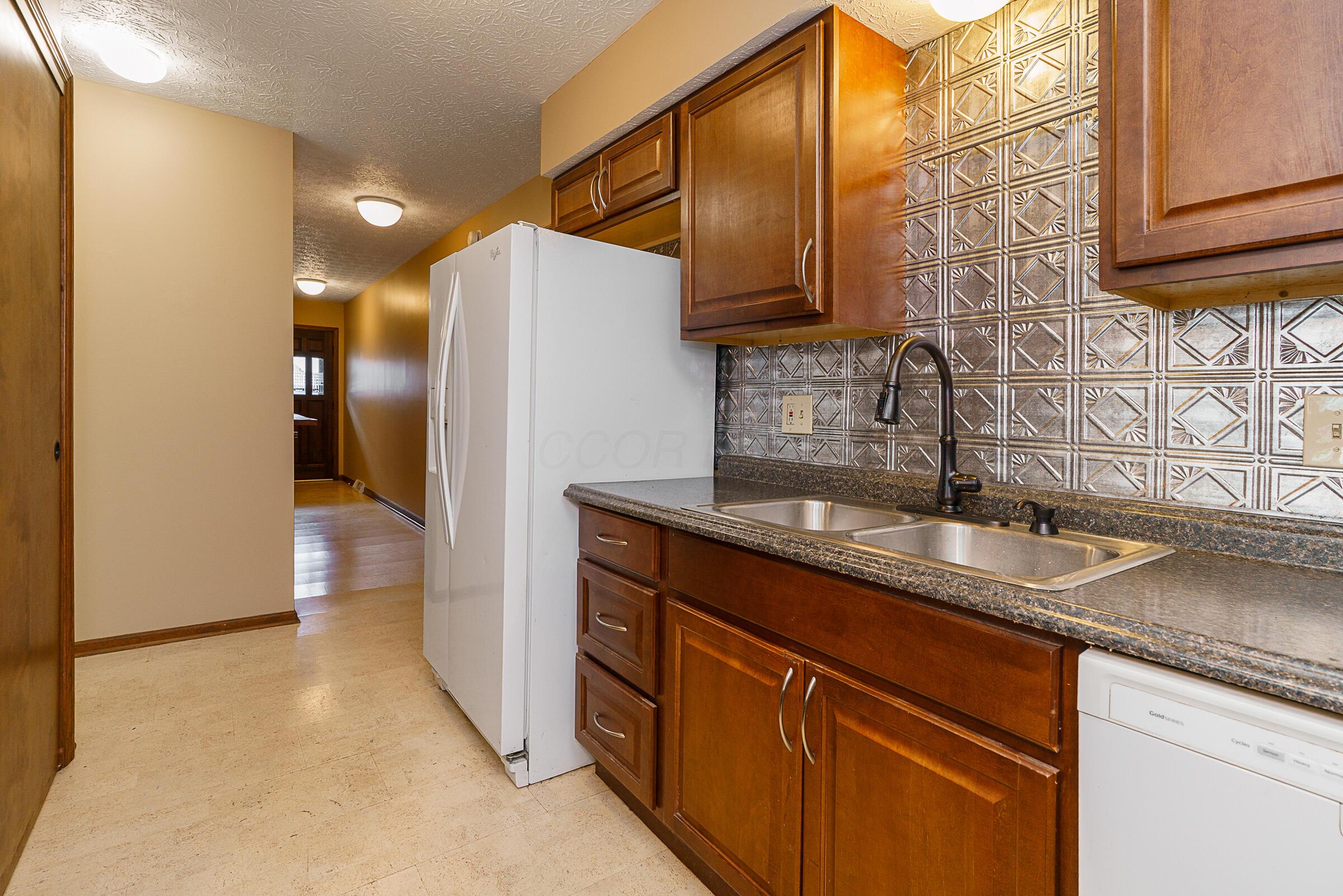 410 Fenway Road, B Property Photo 21