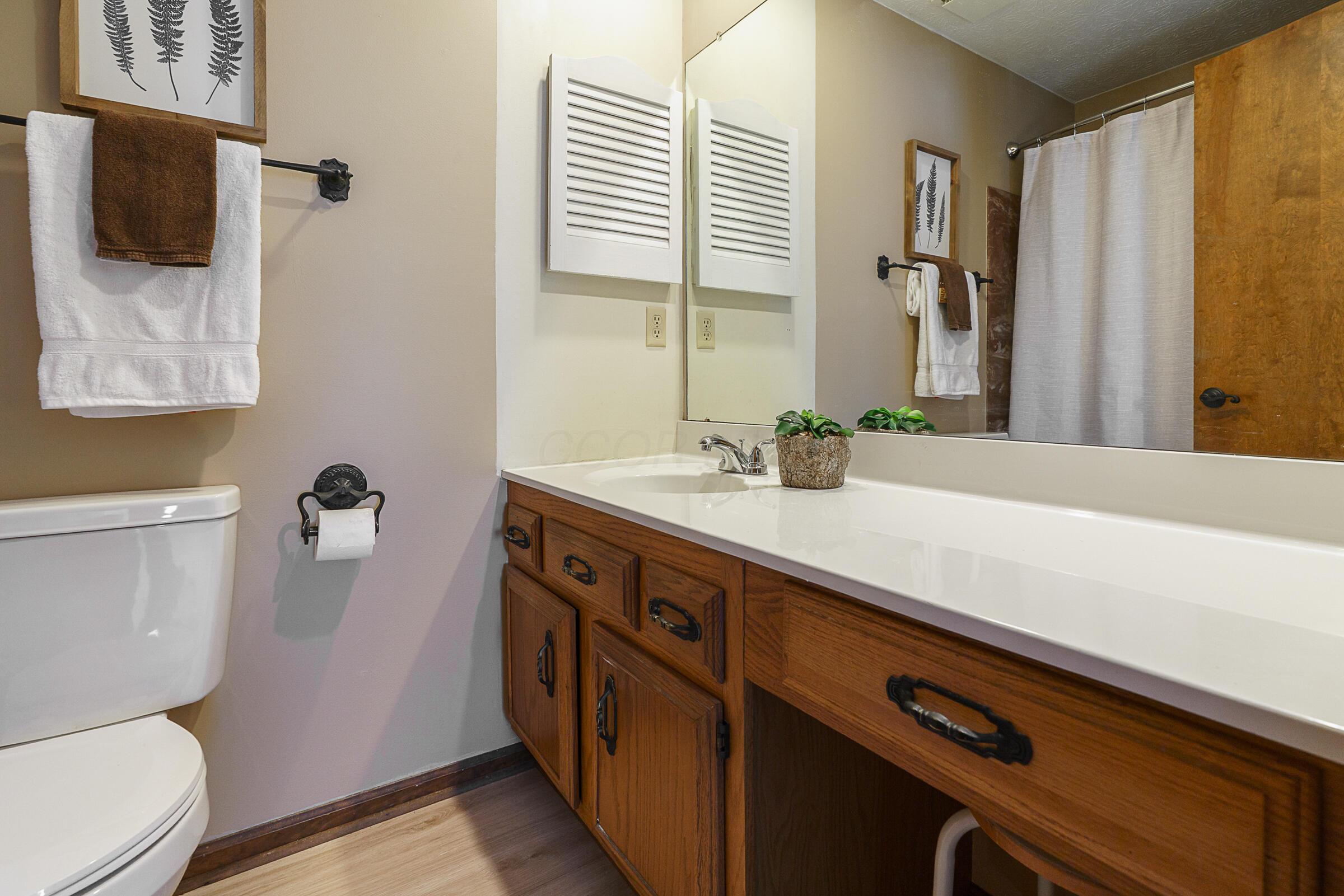 410 Fenway Road, B Property Photo 32