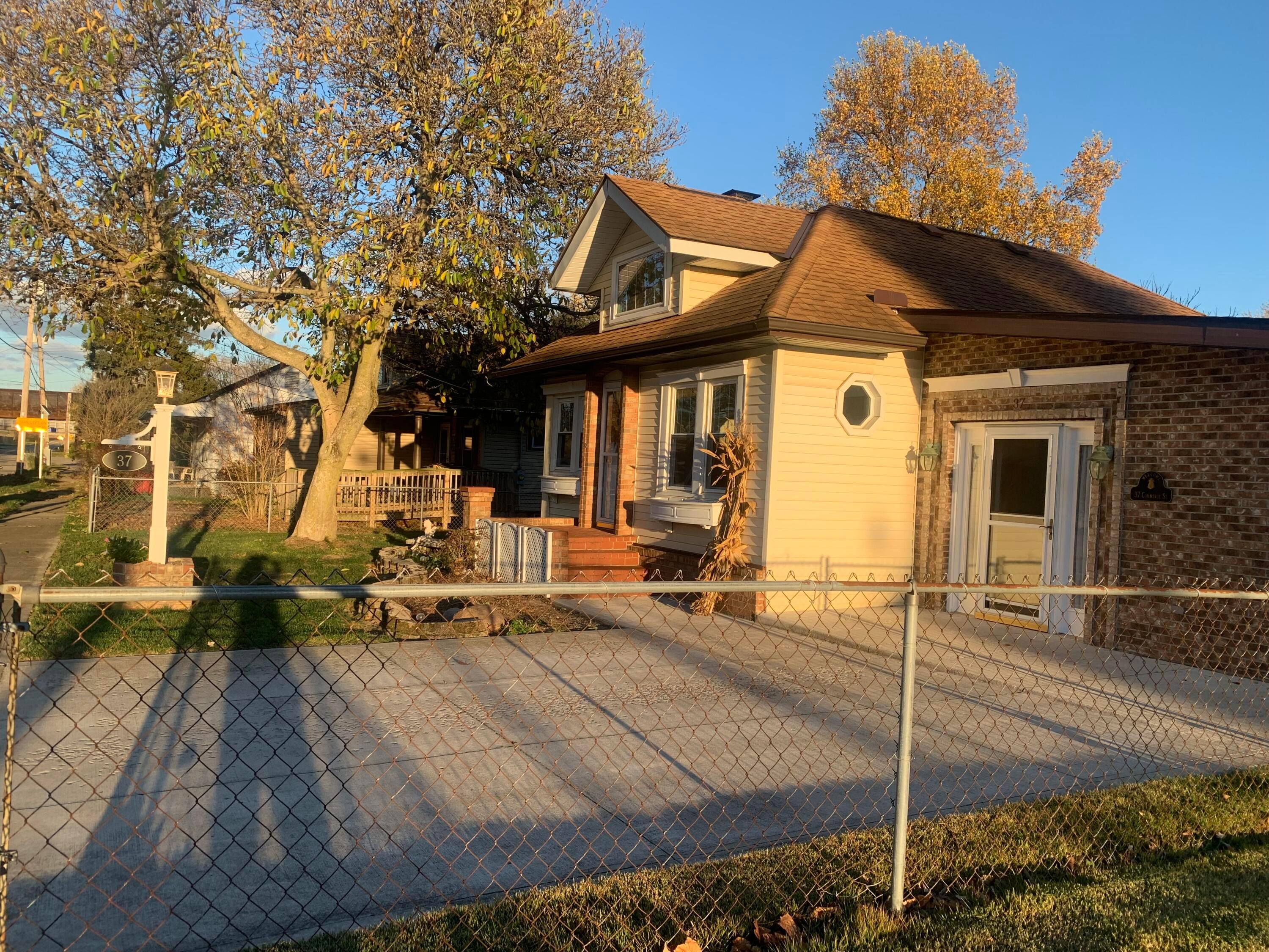 37 Commerce Street Property Photo 59