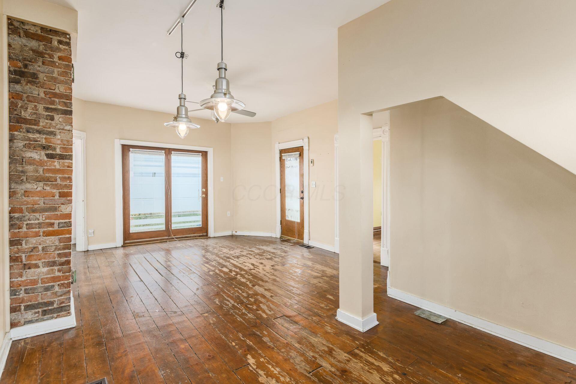 2402 East Avenue Property Photo 4