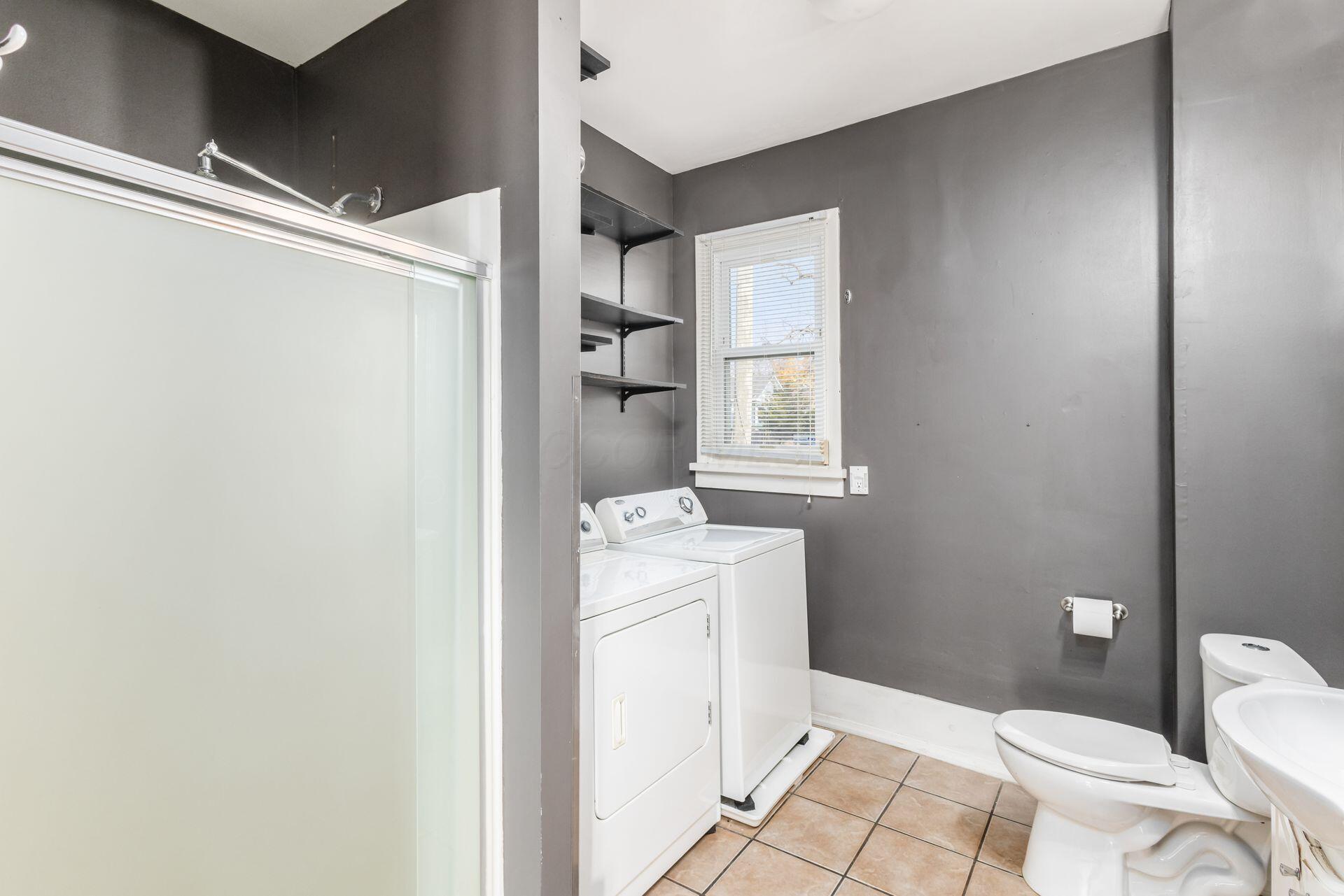 2402 East Avenue Property Photo 18