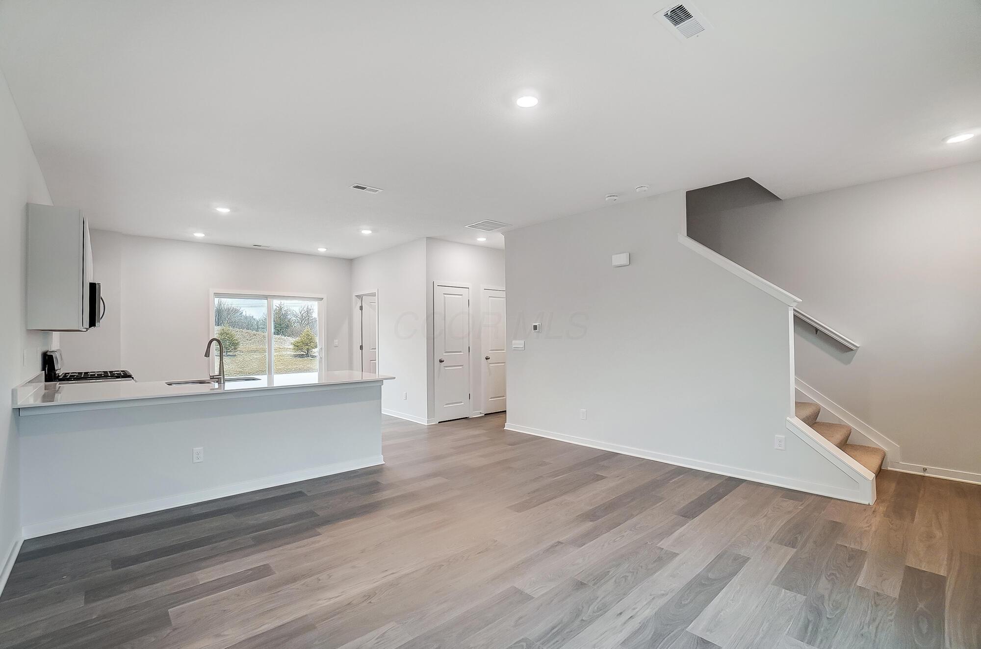 816 Sunny Vale Drive Property Photo 8