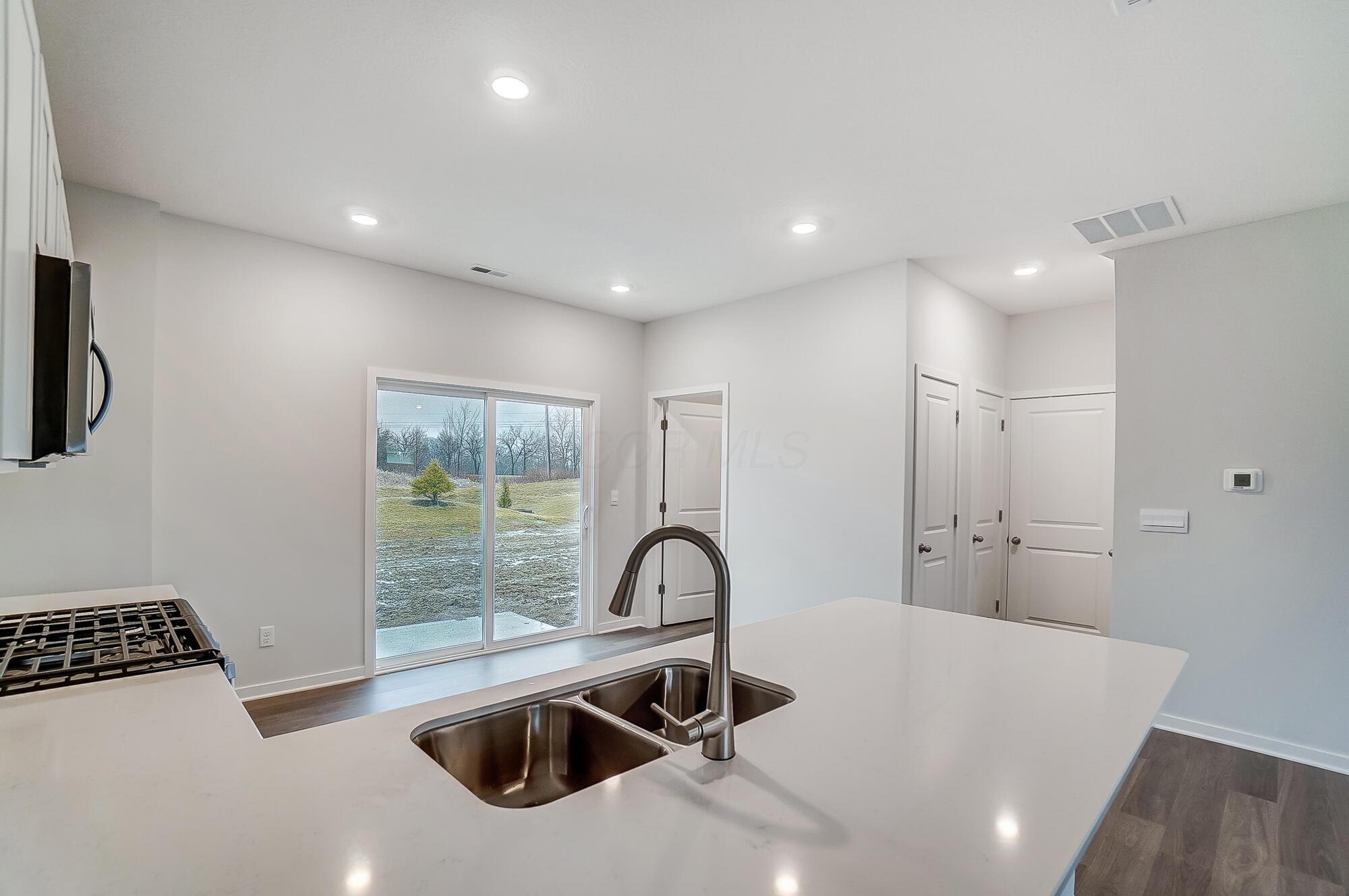 816 Sunny Vale Drive Property Photo 12