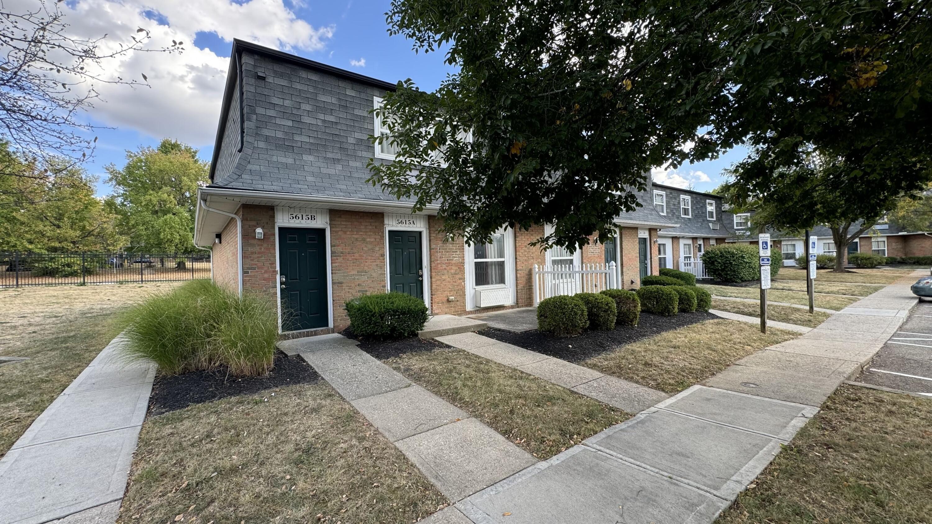 5596 Autumn Chase Drive Property Photo 1