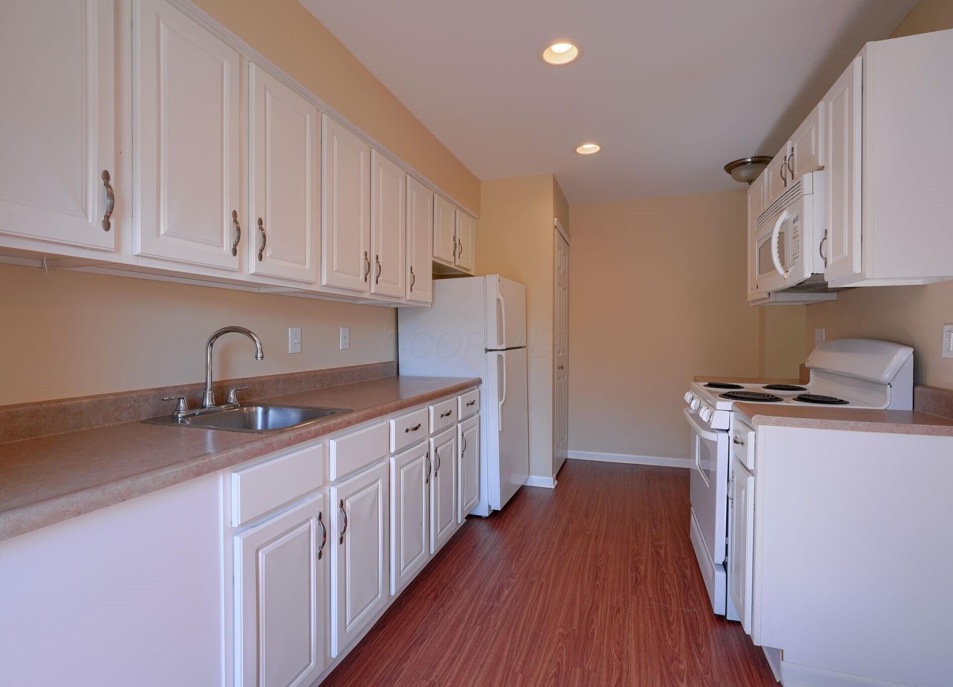 5596 Autumn Chase Drive Property Photo 16