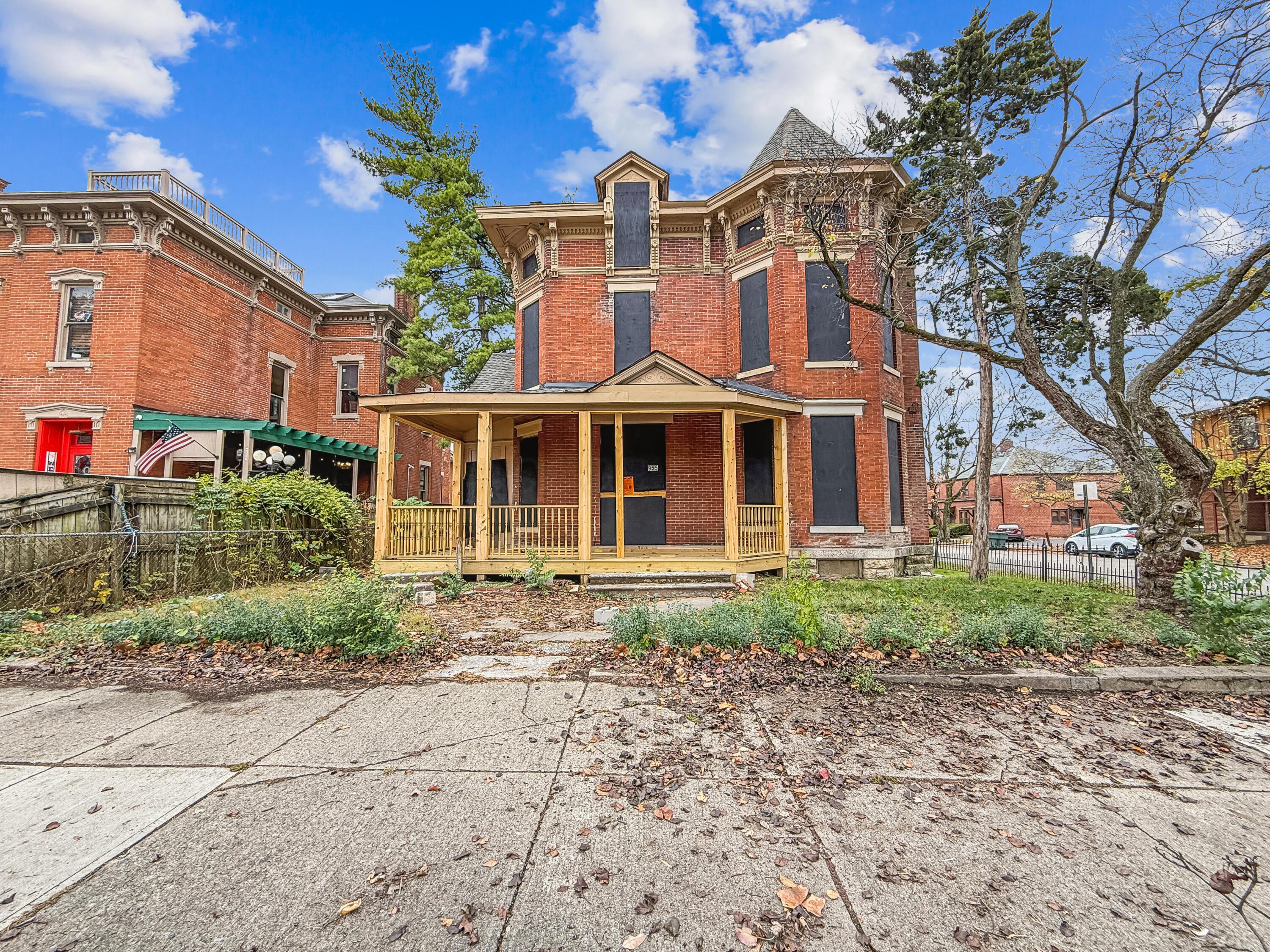 955 S High Street Property Photo