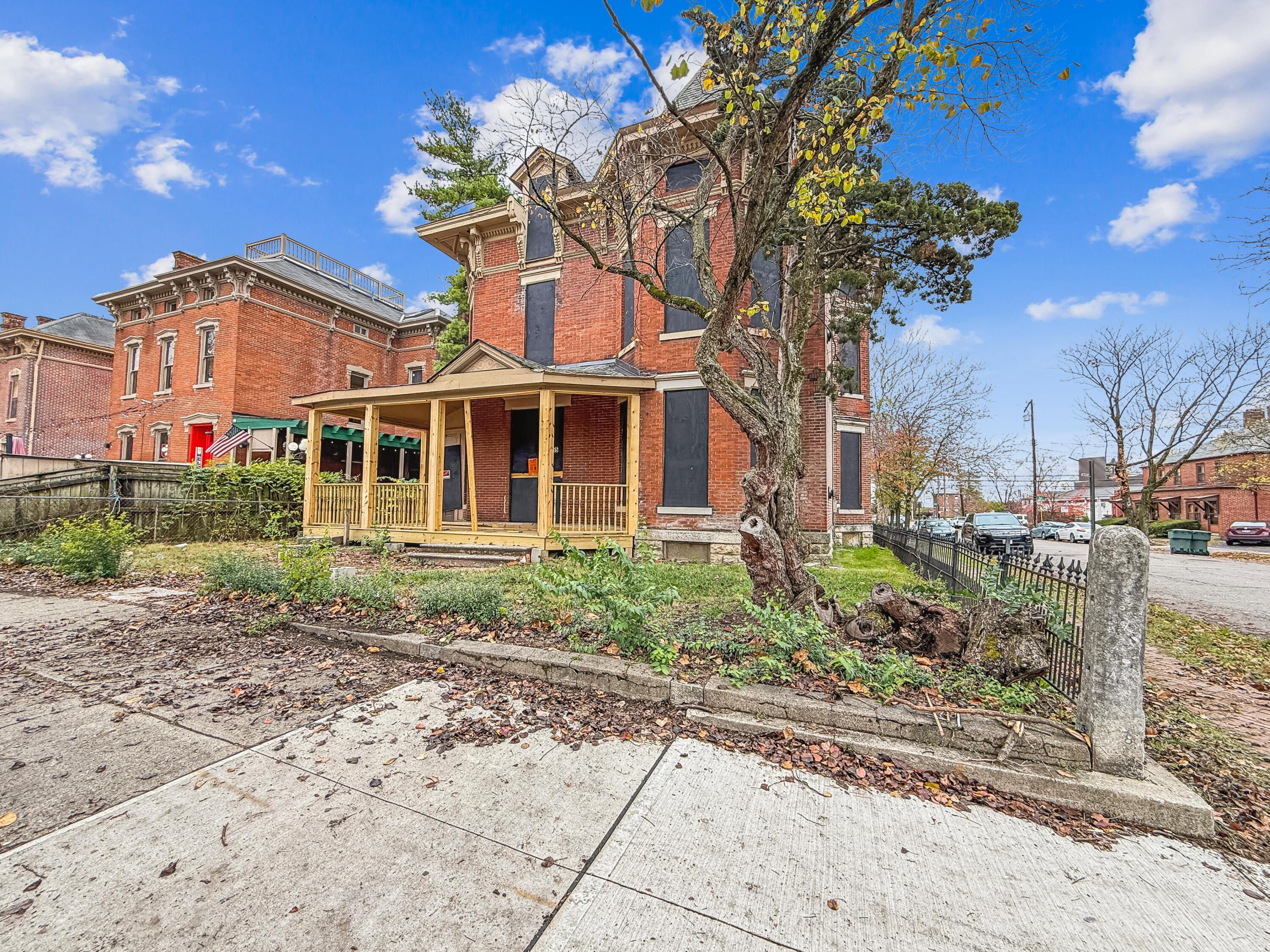 955 S High Street Property Photo 2
