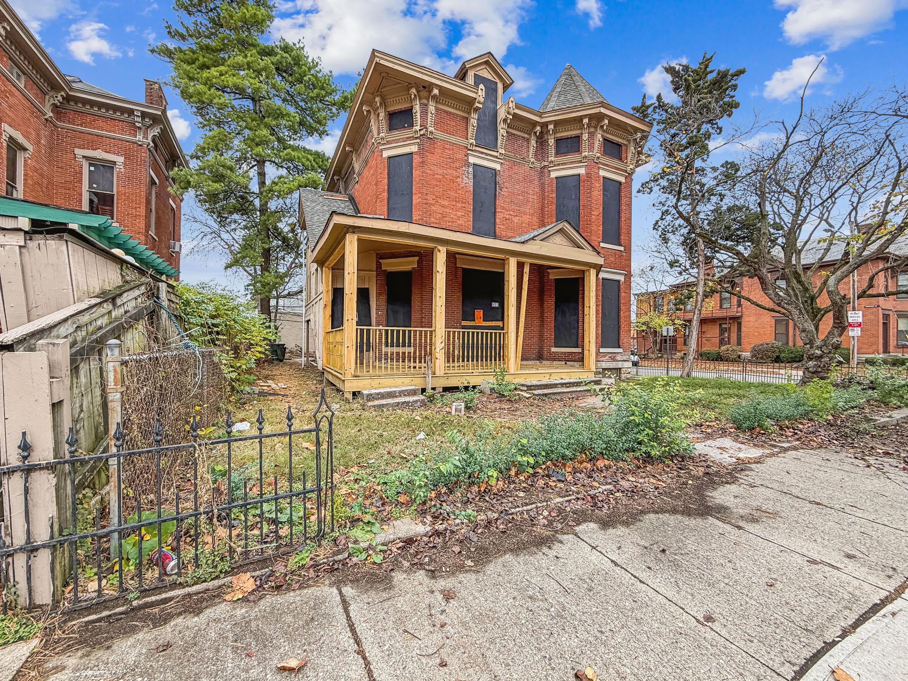 955 S High Street Property Photo 3
