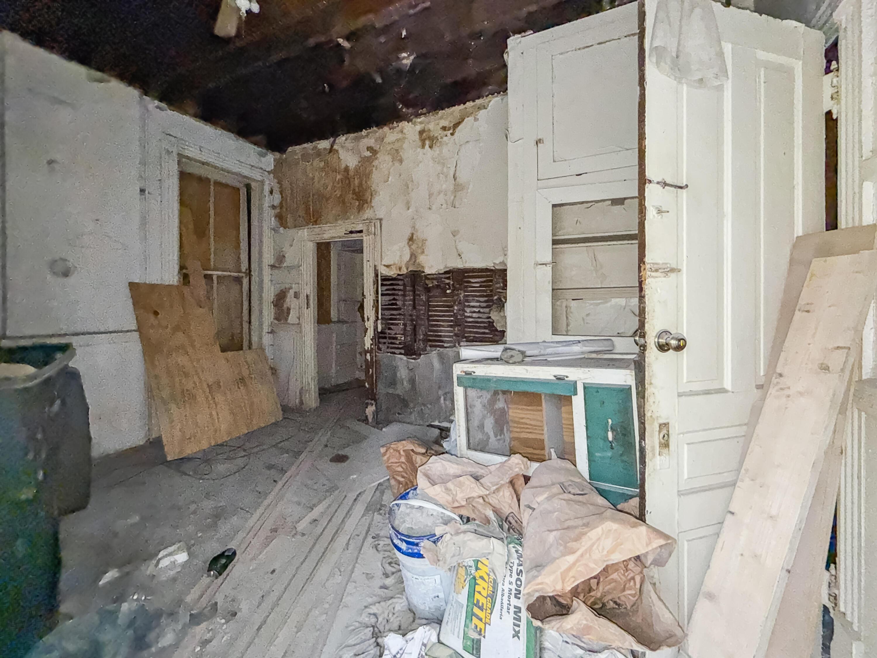 955 S High Street Property Photo 9