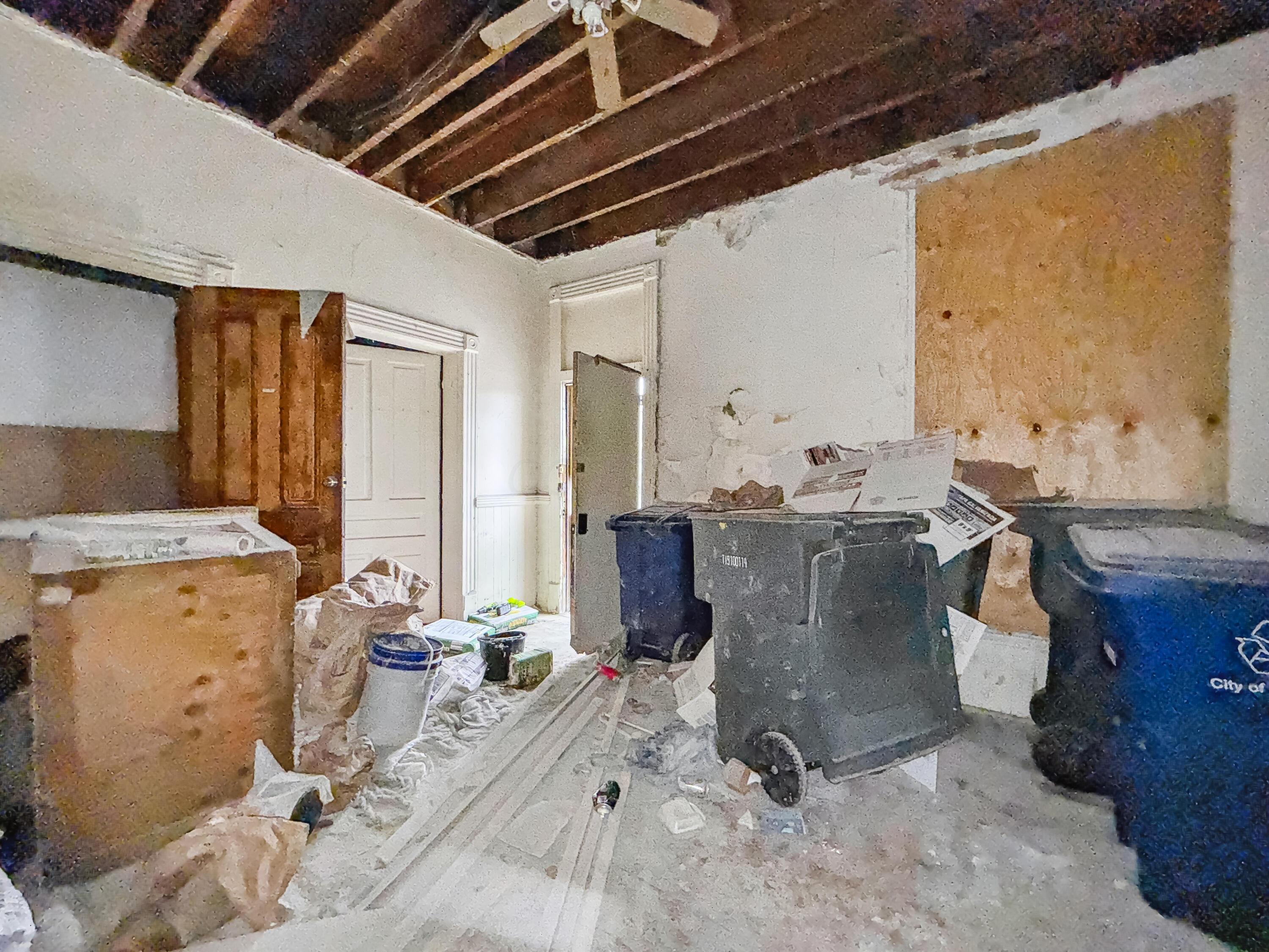 955 S High Street Property Photo 11