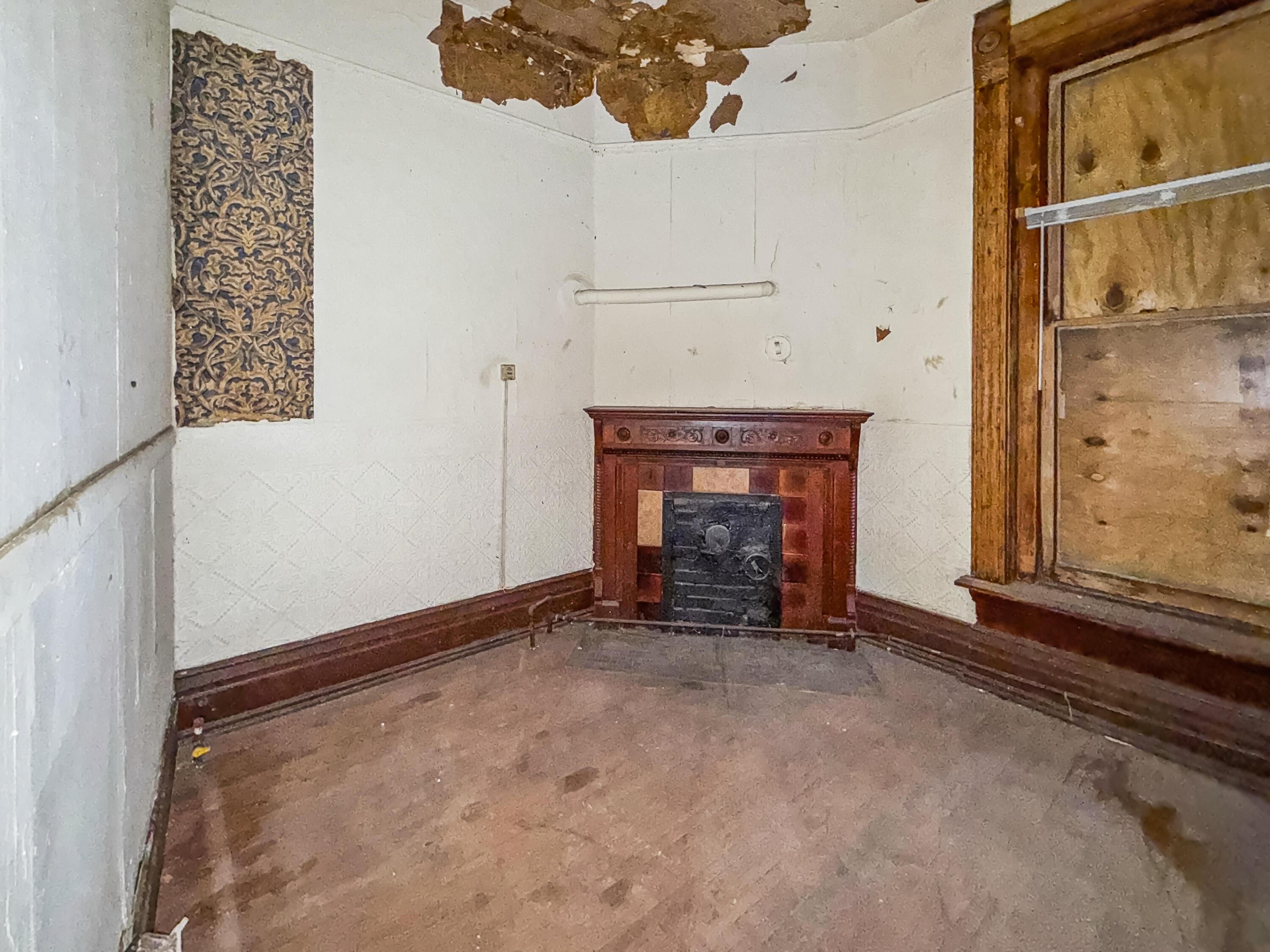 955 S High Street Property Photo 15