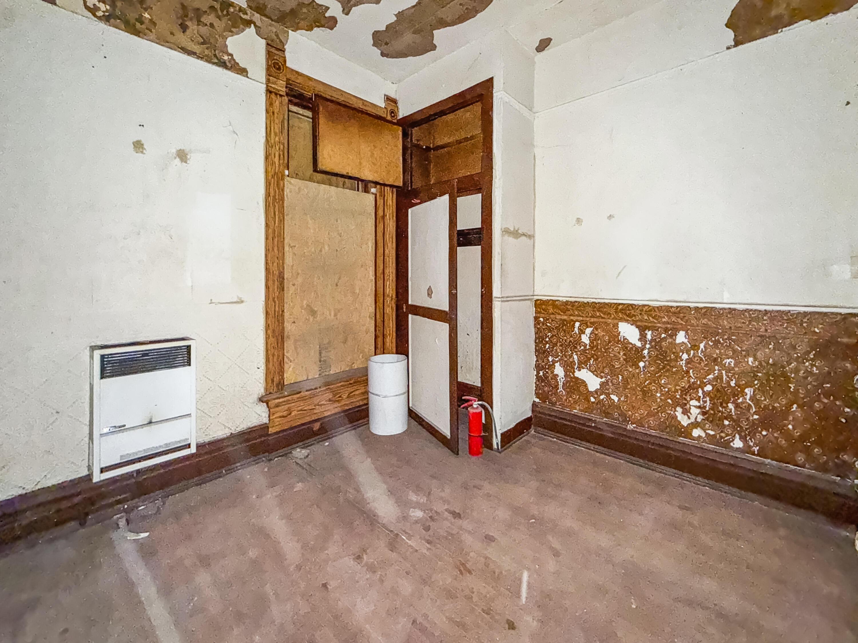 955 S High Street Property Photo 16