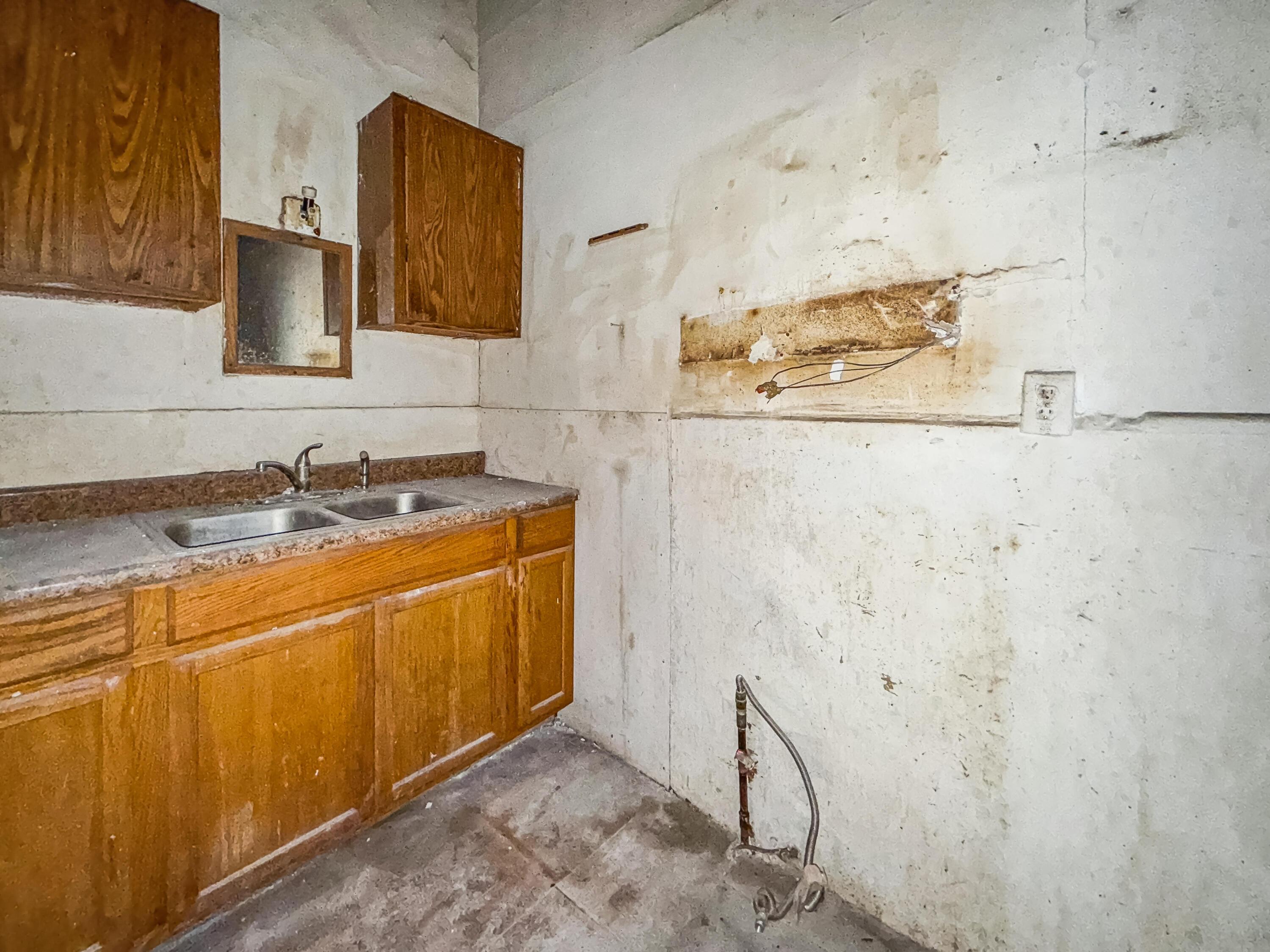955 S High Street Property Photo 22