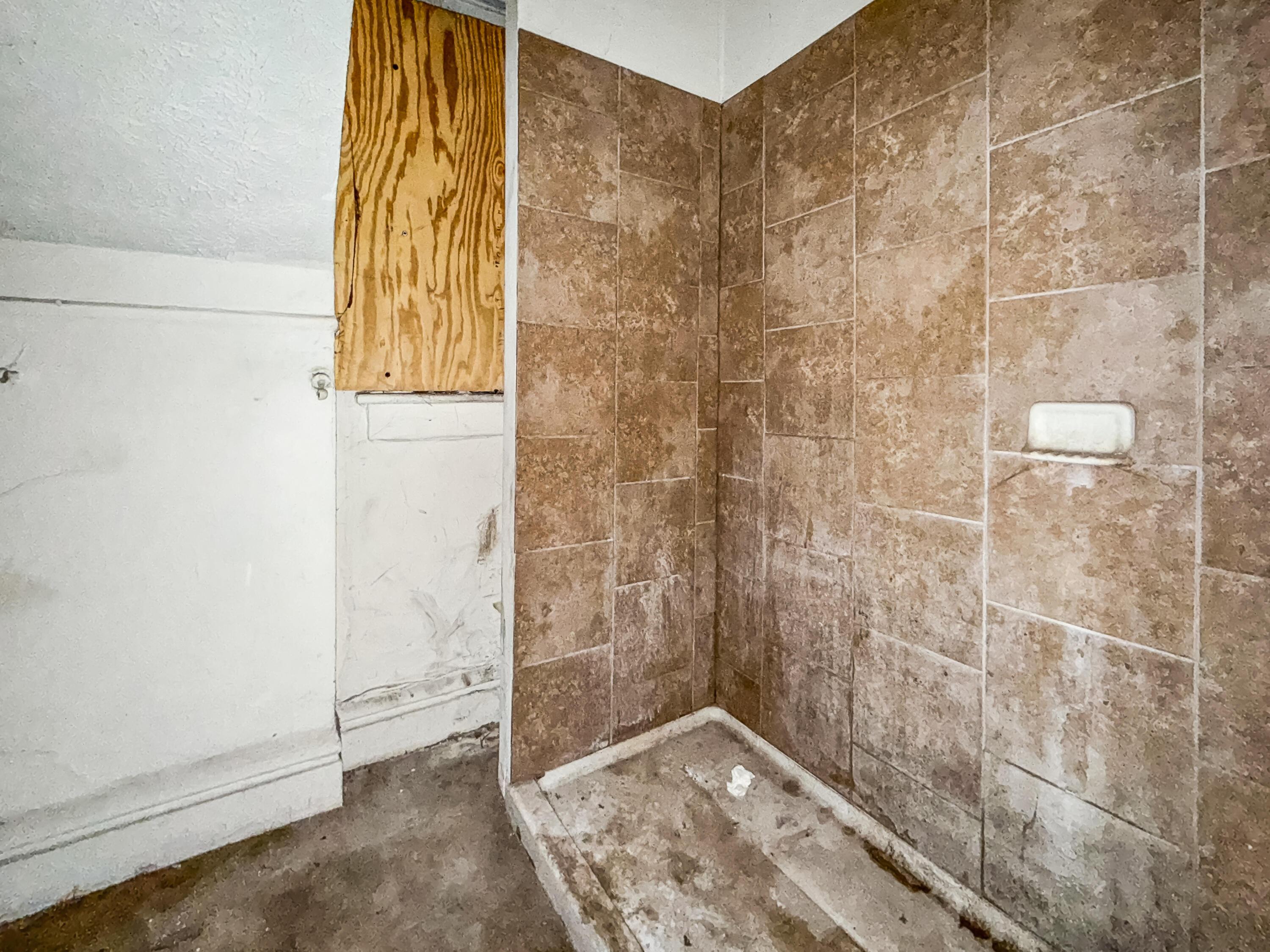 955 S High Street Property Photo 23