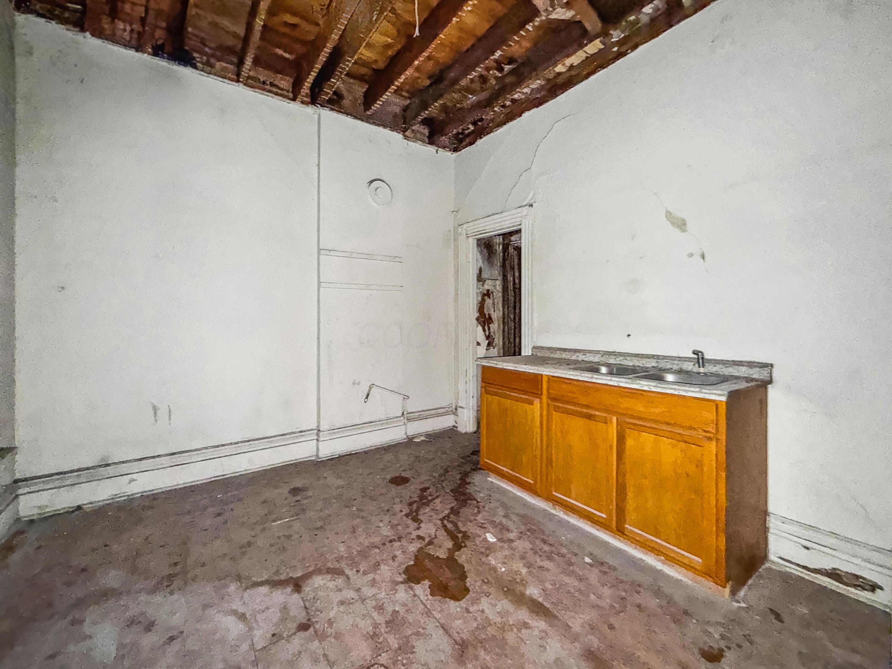 955 S High Street Property Photo 26