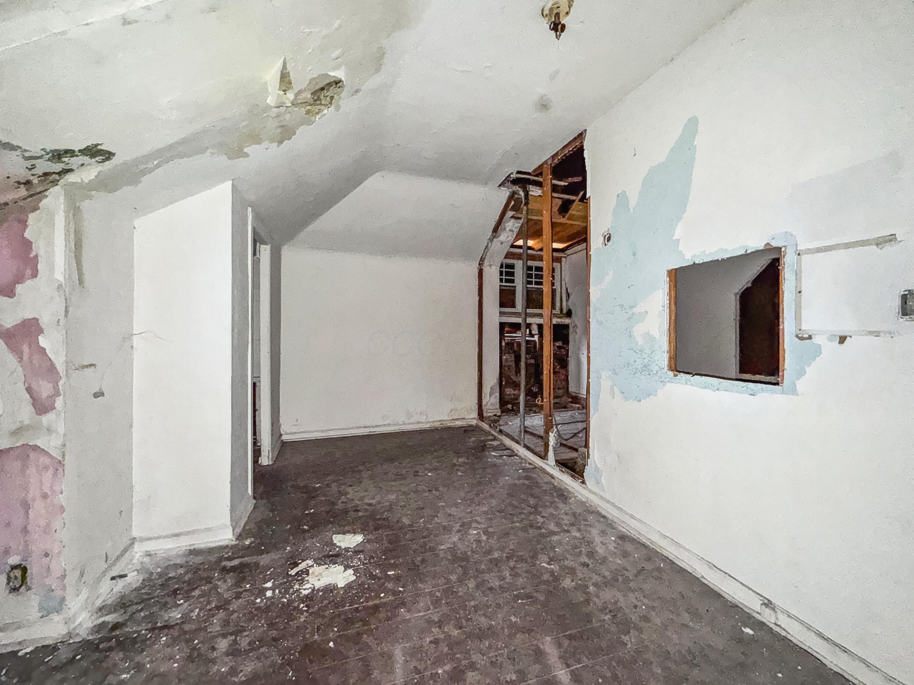 955 S High Street Property Photo 32
