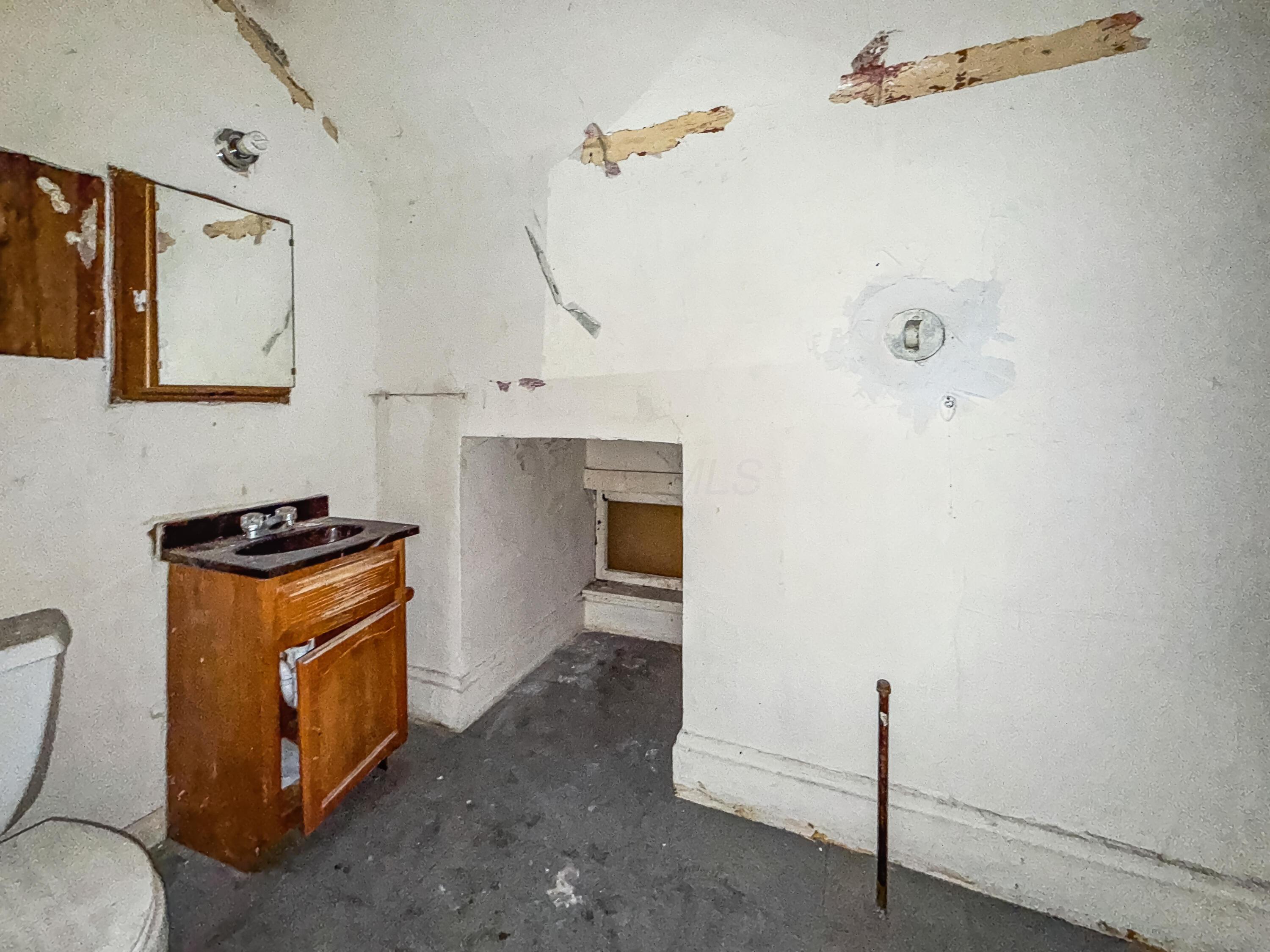955 S High Street Property Photo 35
