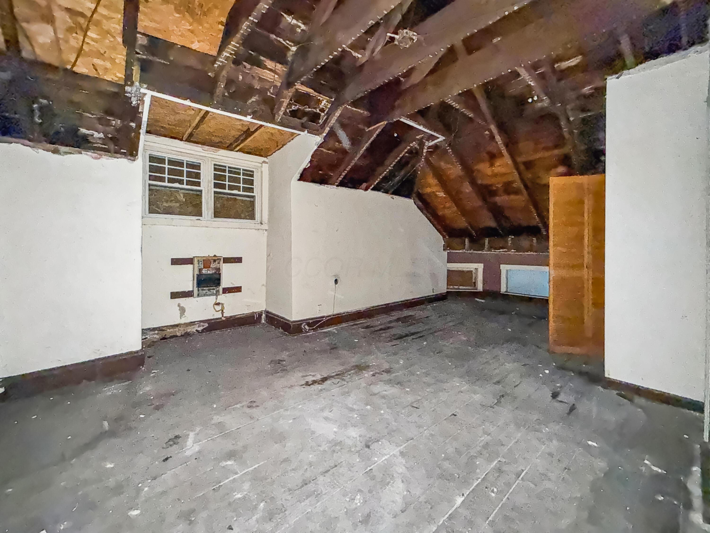 955 S High Street Property Photo 36