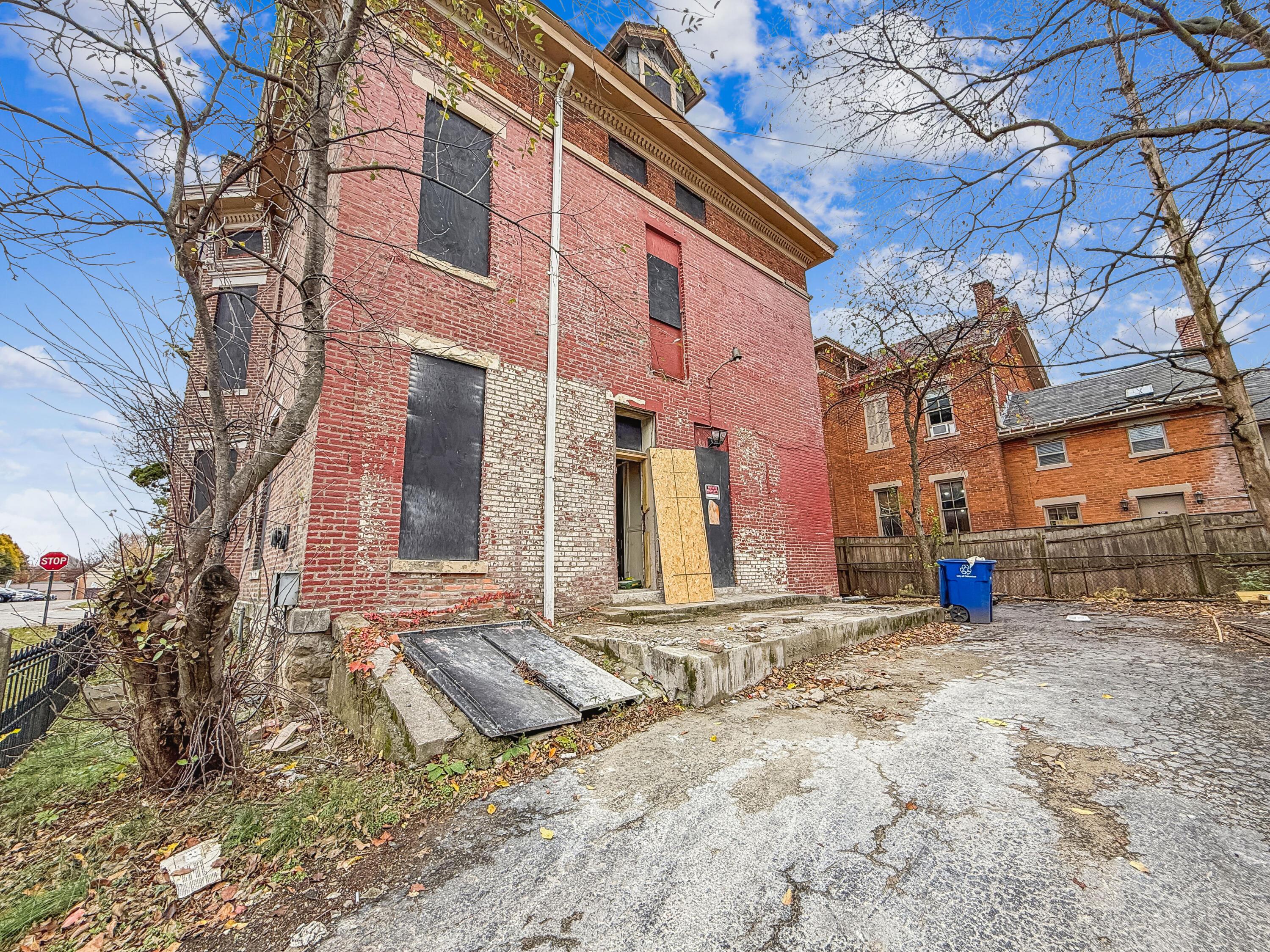 955 S High Street Property Photo 40