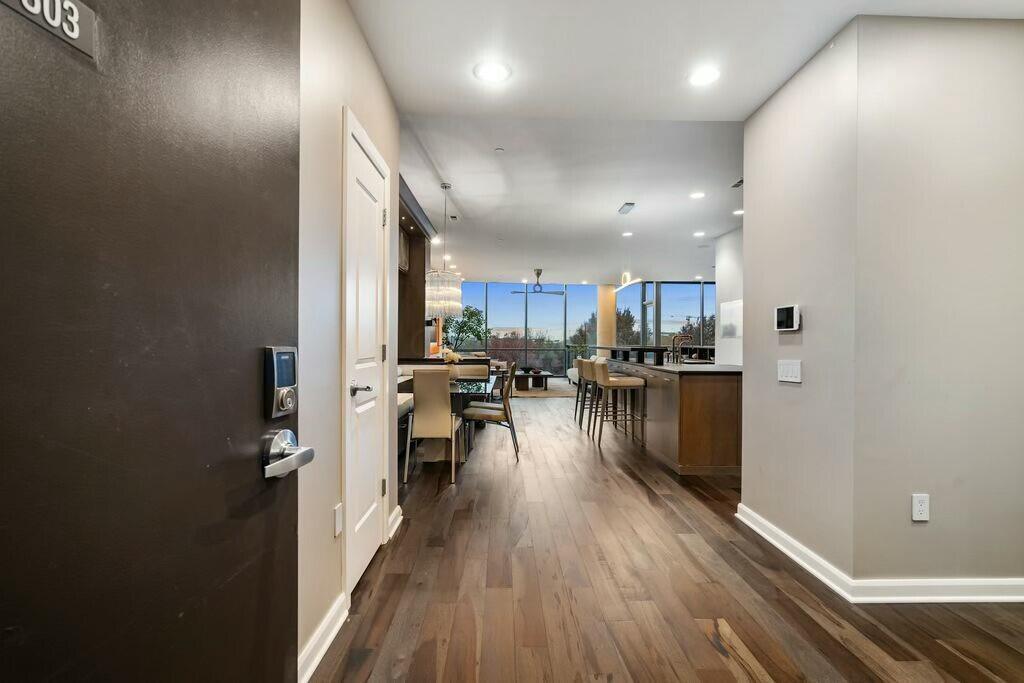 300 W Spring Street, 303 Property Photo