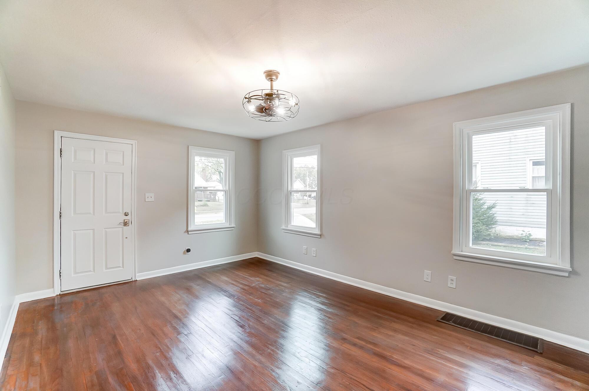 545 Robinwood Avenue Property Photo 4